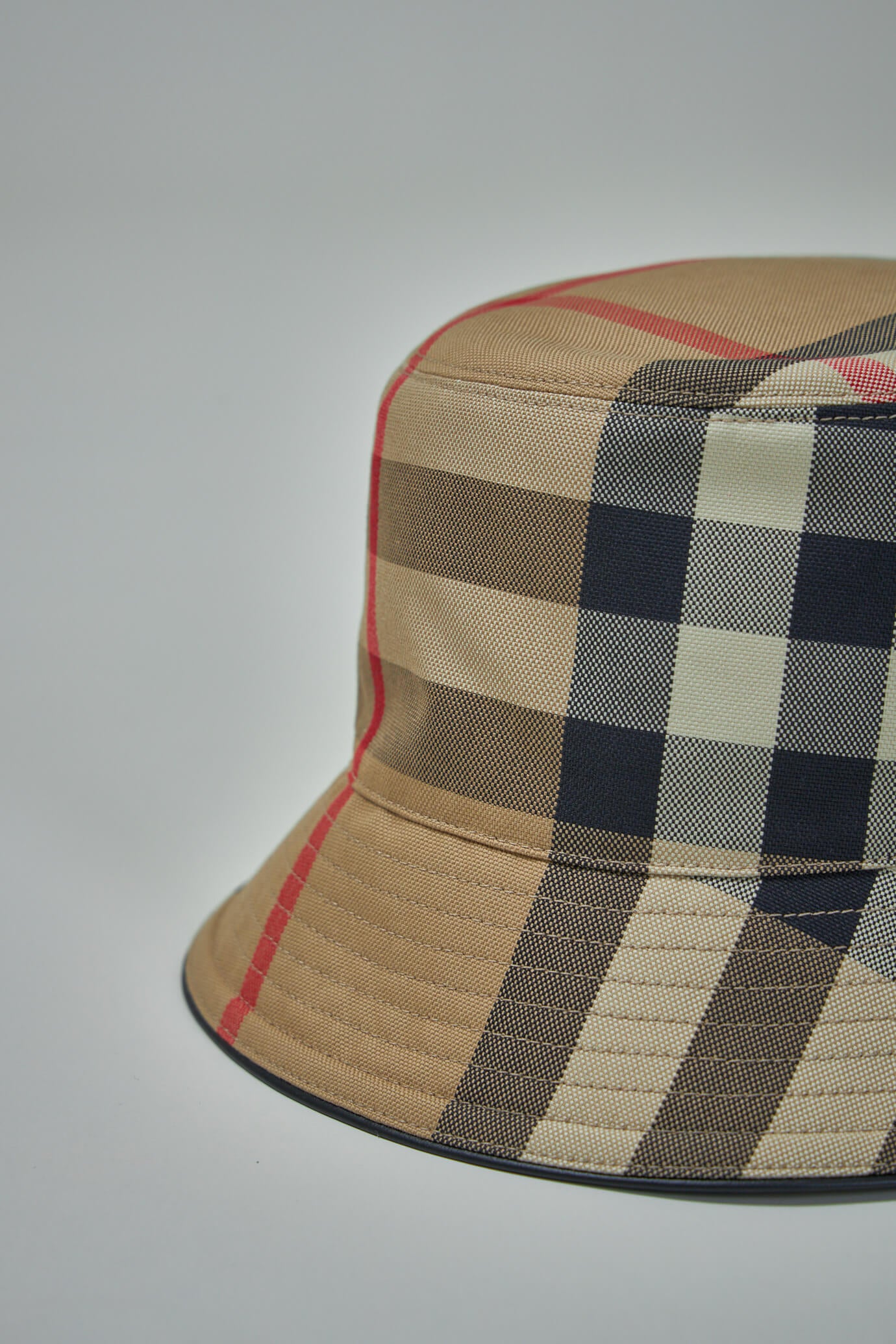 Bucket 3C Check / archive black