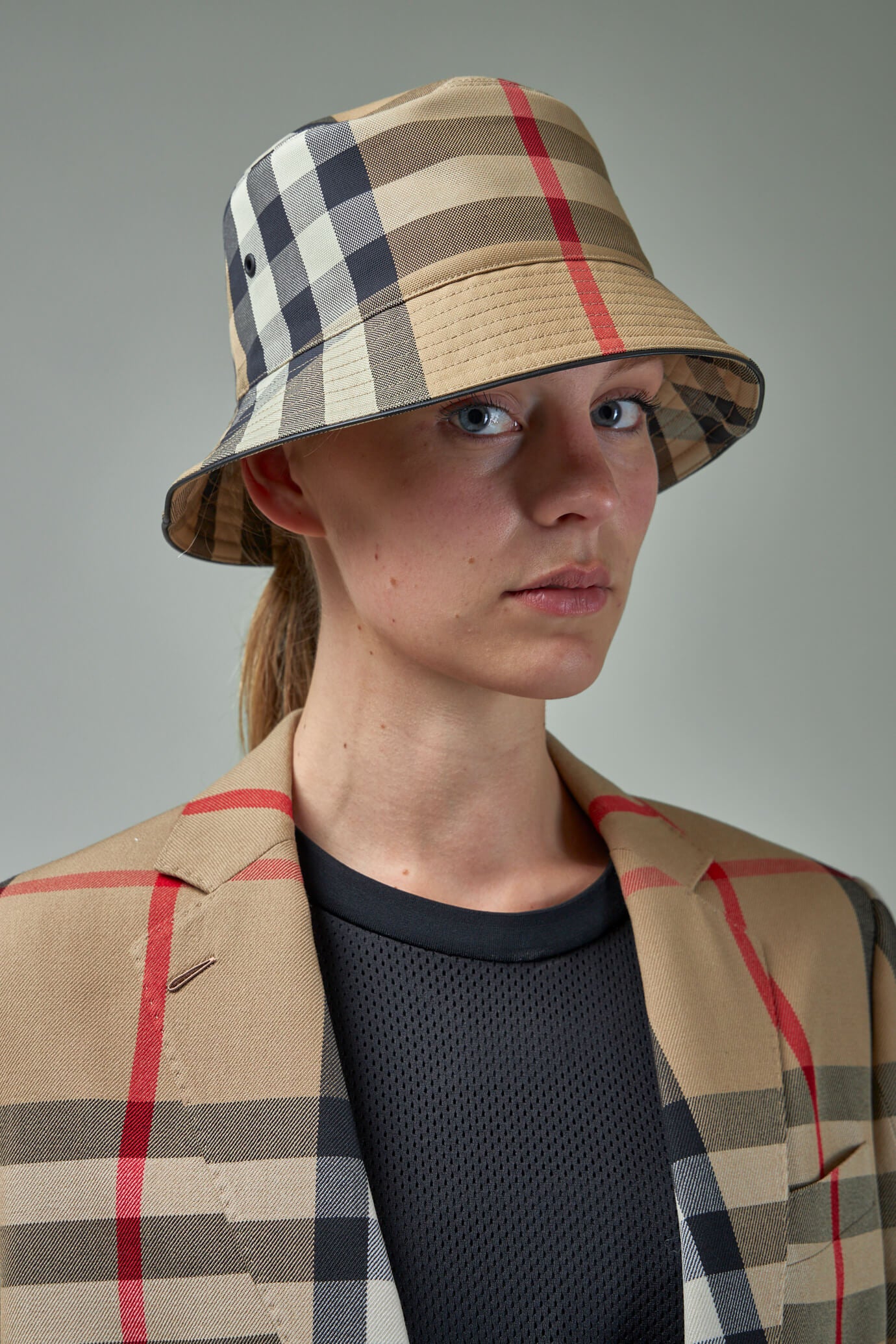 Bucket 3C Check / archive black
