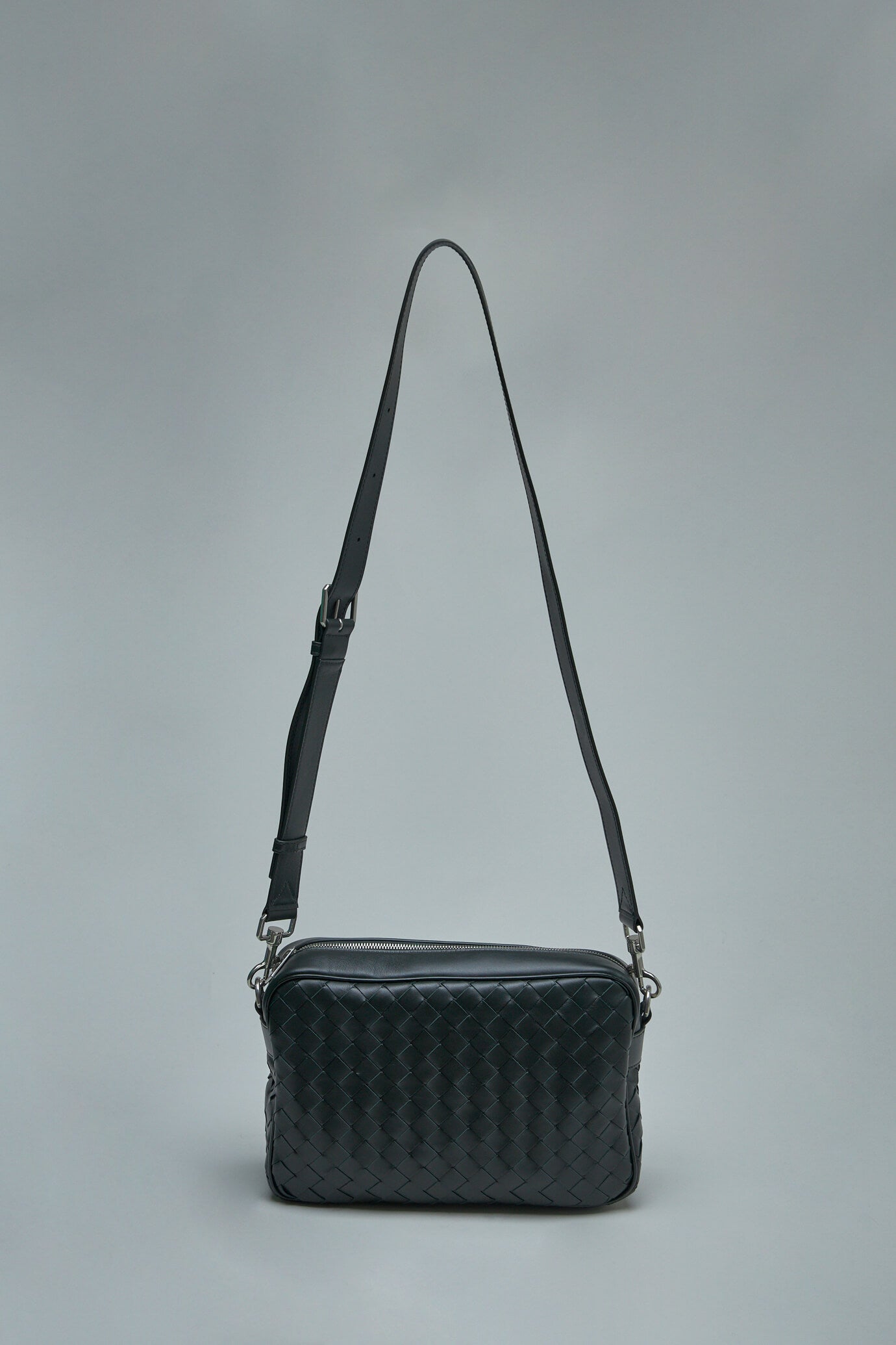 Bottega Veneta Woven Small Messenger Bag in Black for Men