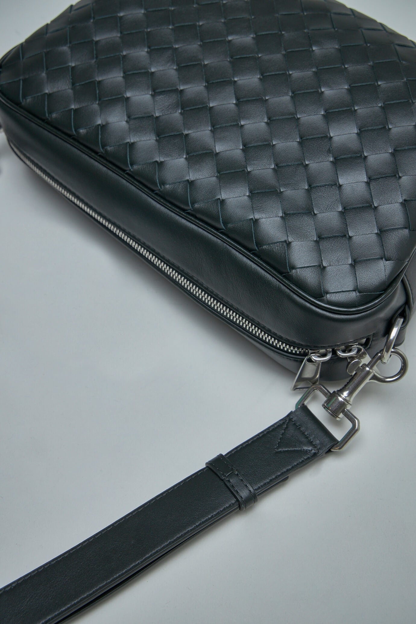 Medium Intrecciato Camera Bag