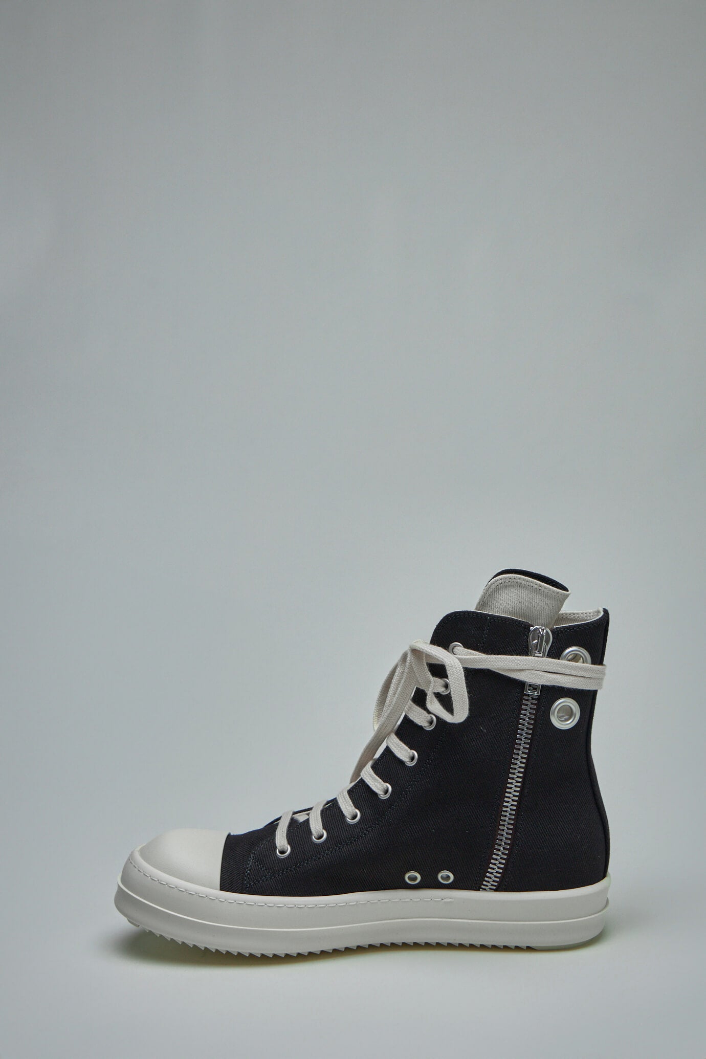 Sneaks