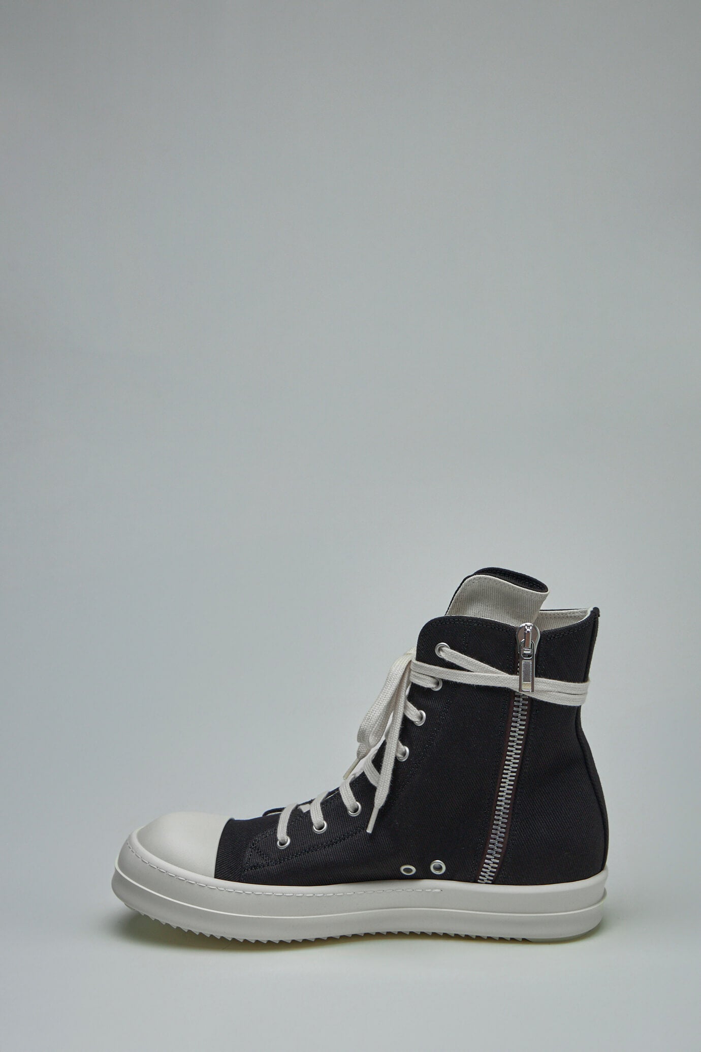 Sneaks