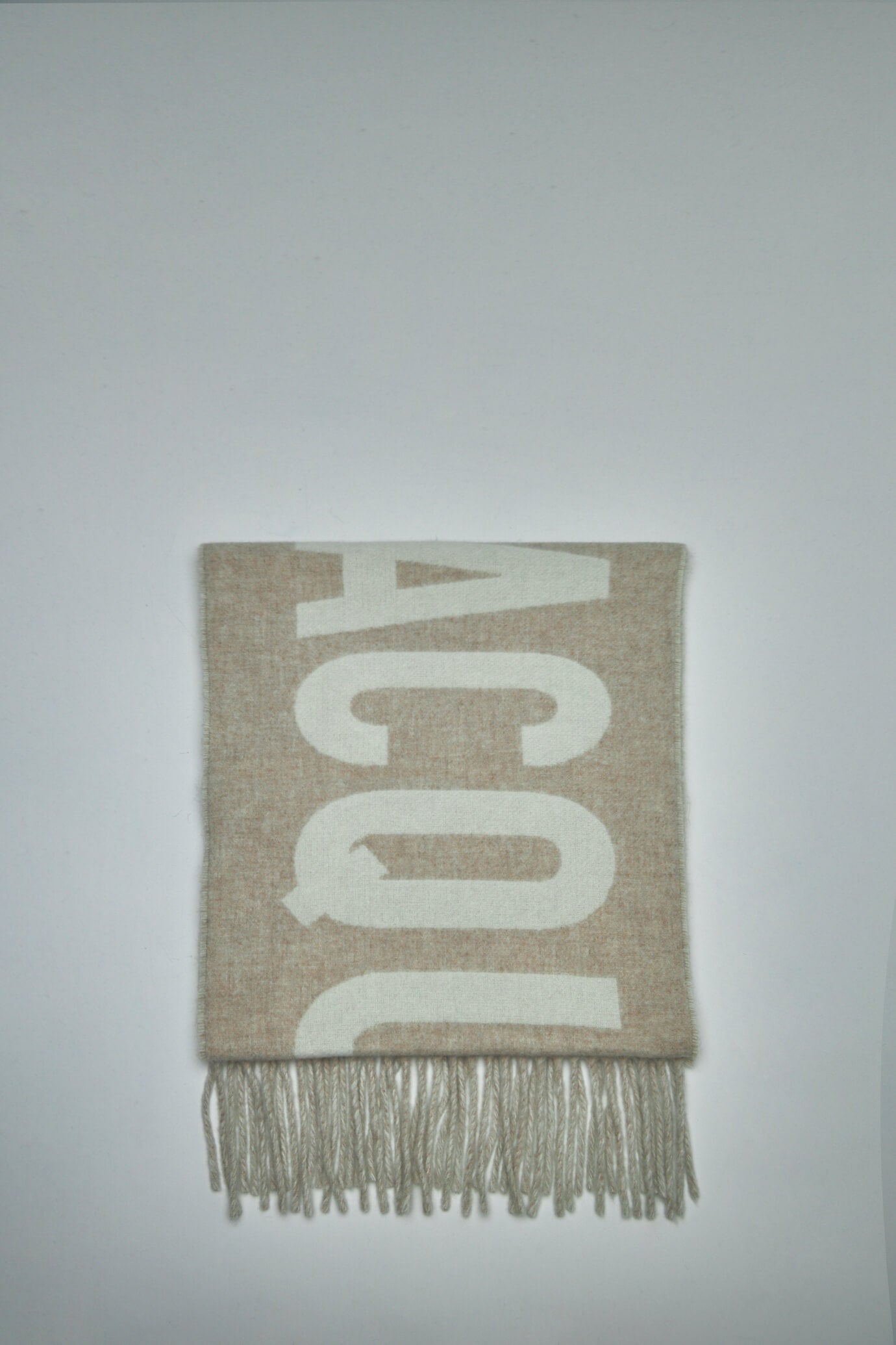 L´echarpe Jacquemus