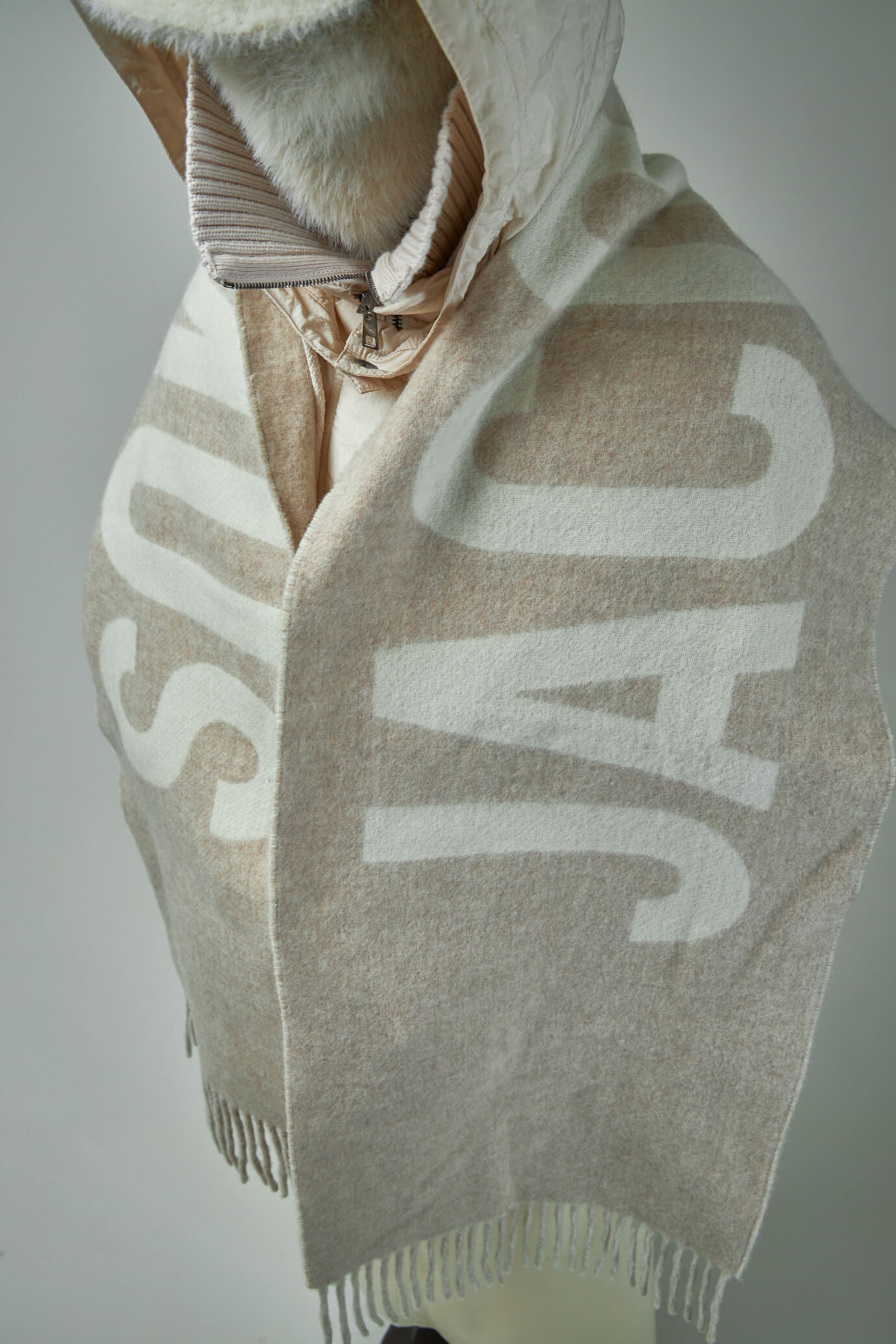 L´echarpe Jacquemus