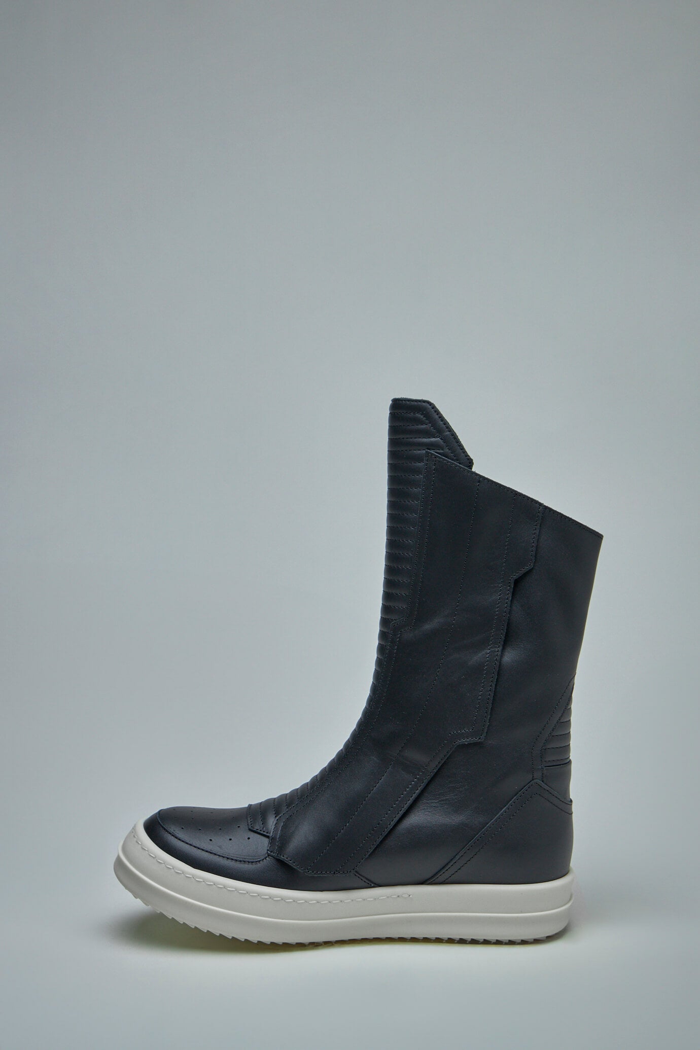 Moto Sneaks