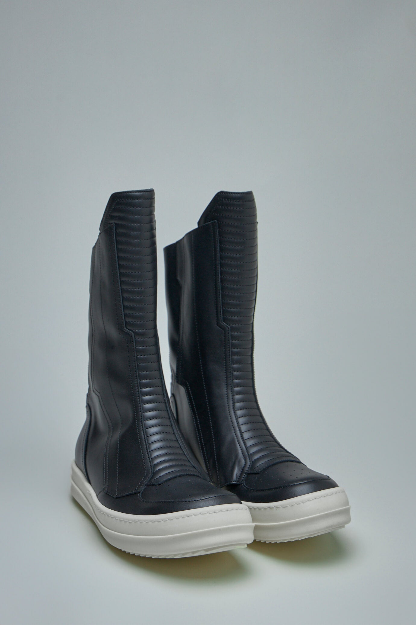 Moto Sneaks