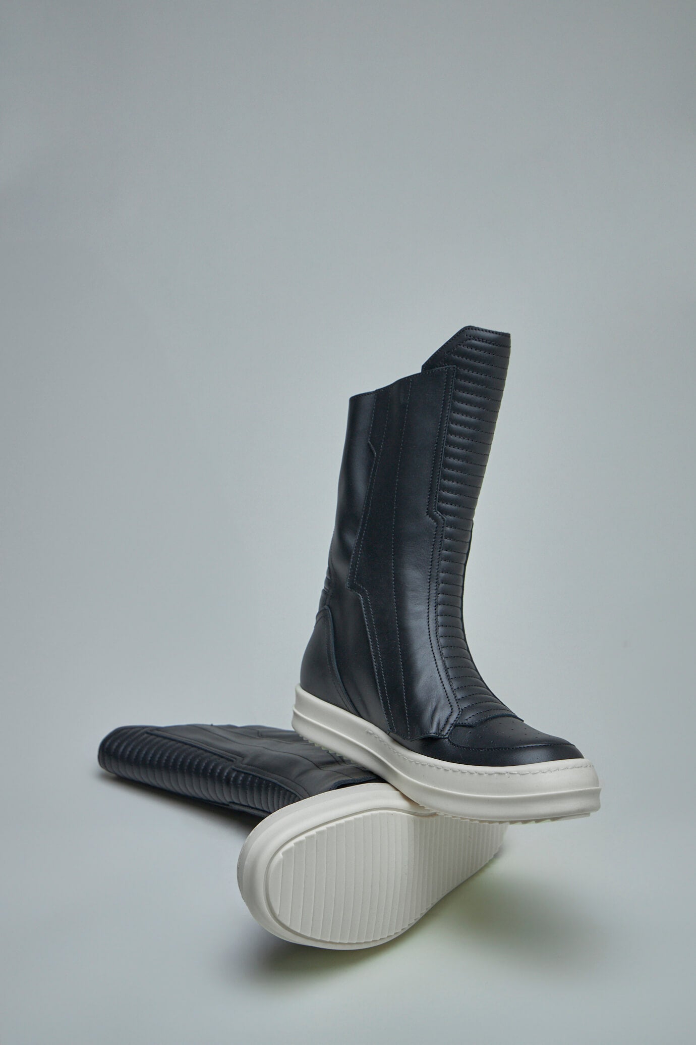 Moto Sneaks