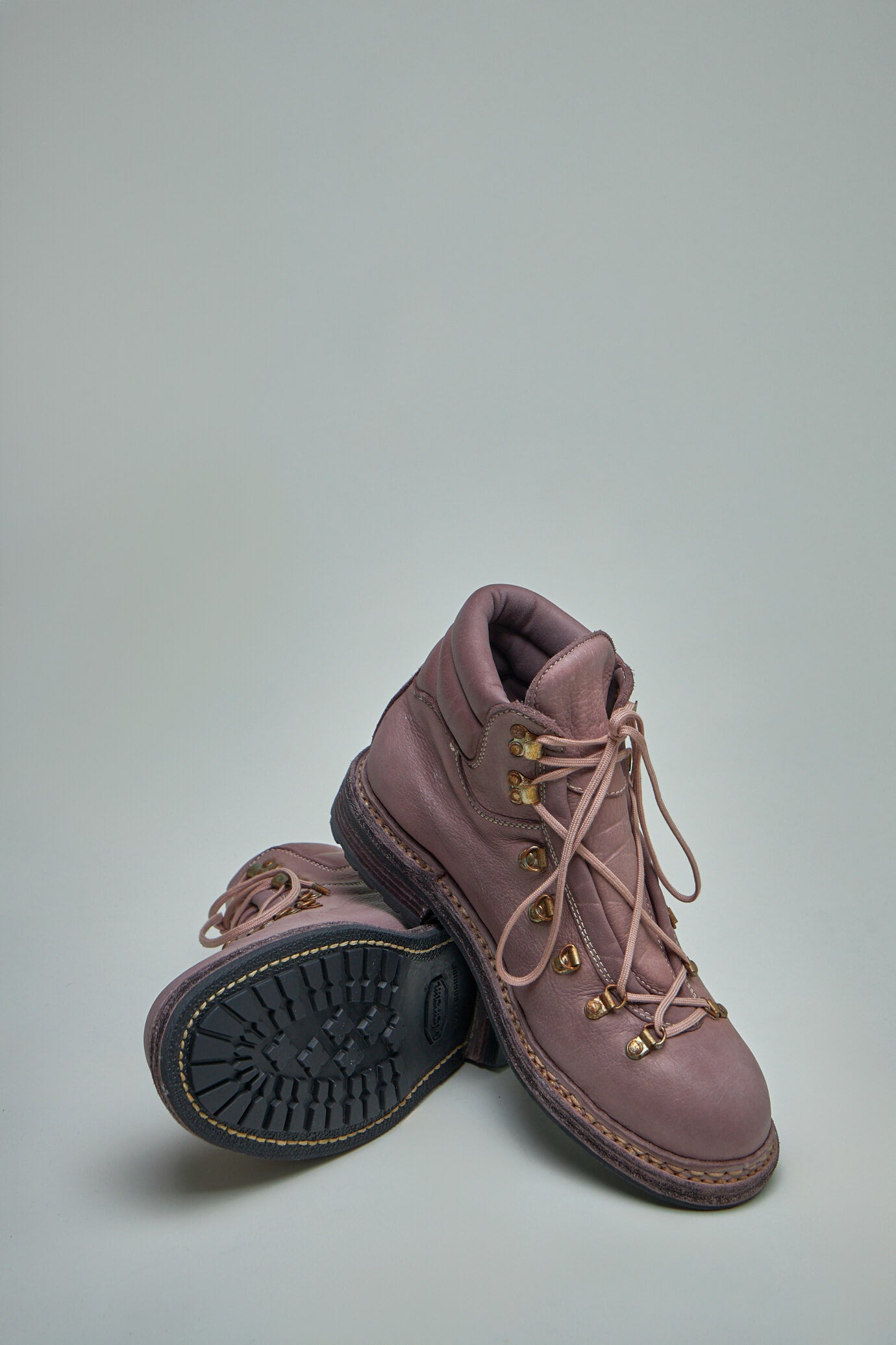 19 Bison Full Grain Hiking Boot