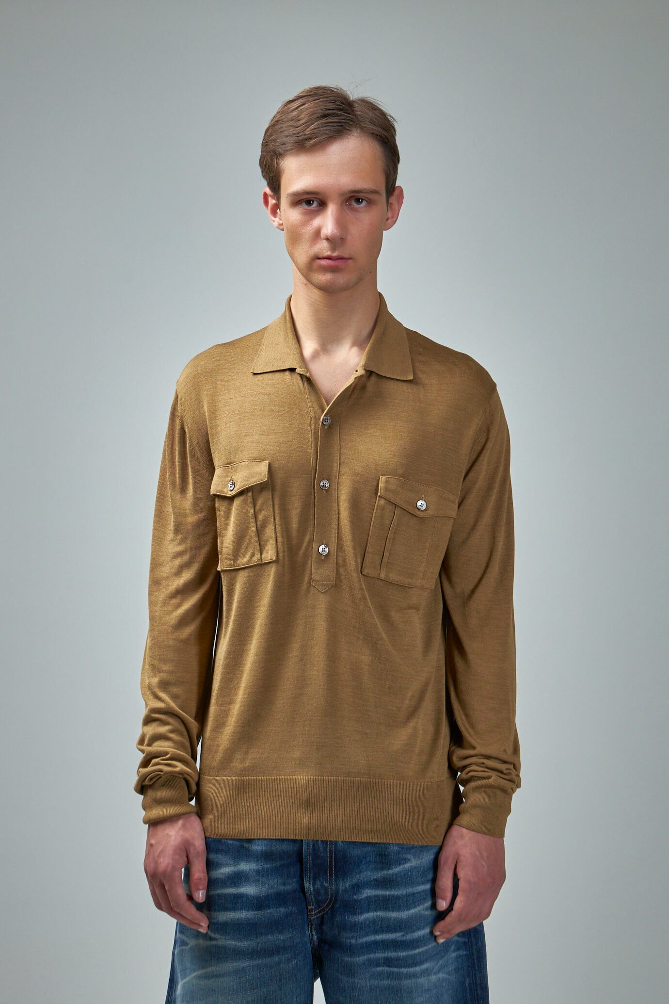 Langarm-Poloshirt aus Seidenmischung im Militärstil