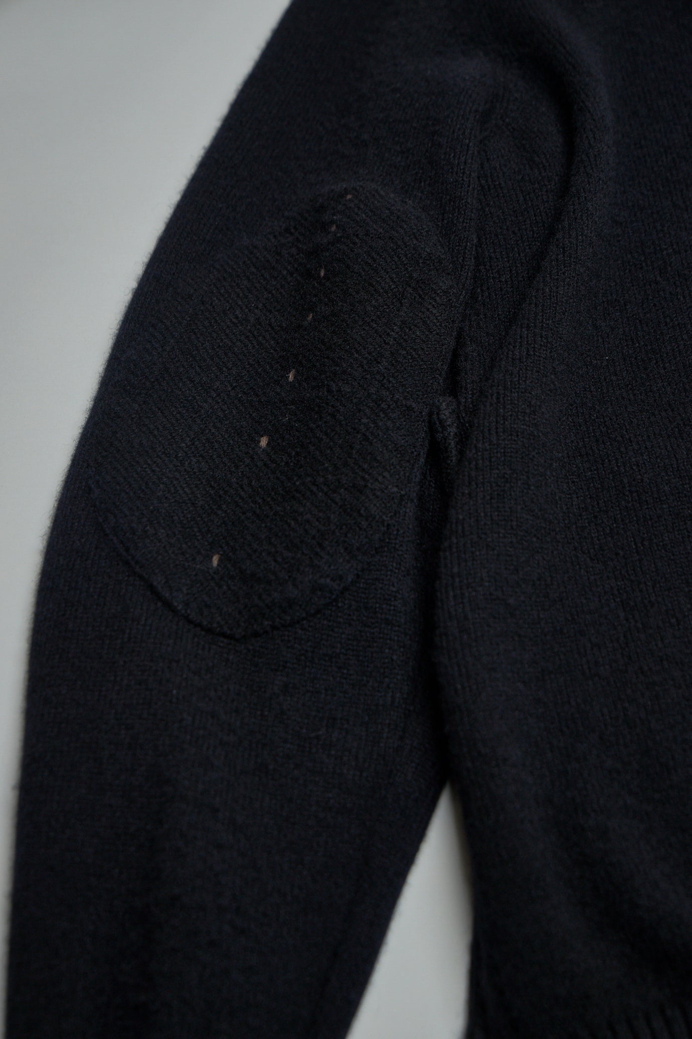 EV8K06 Handmade 8 Button-Front V-Neck Cardigan Sweater