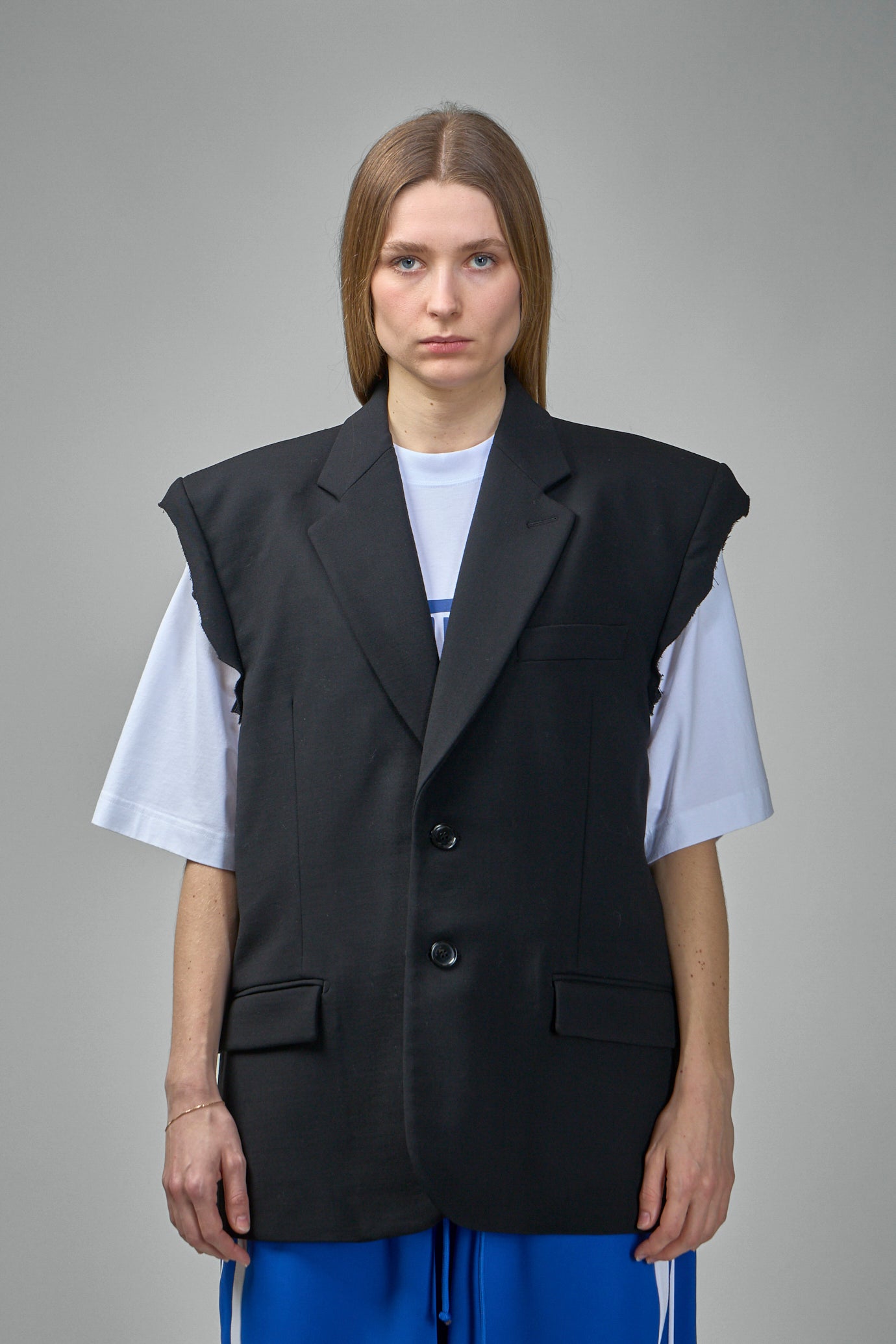 Sleeveless Single Breasted Tailored Jacket