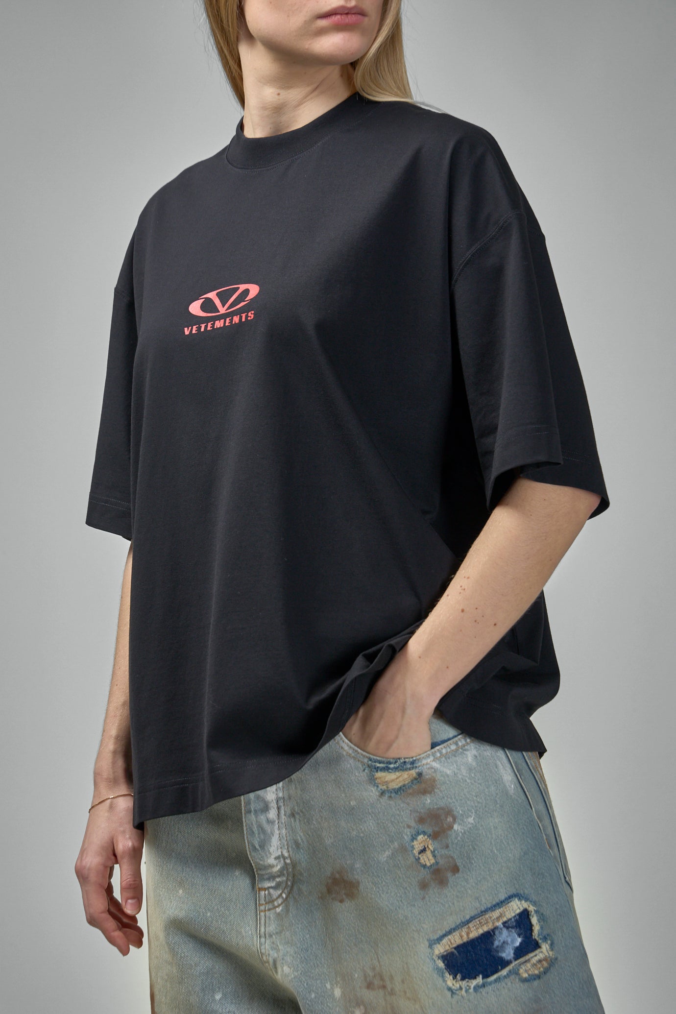 Oval Logo Cropped Boxy T-Shirt