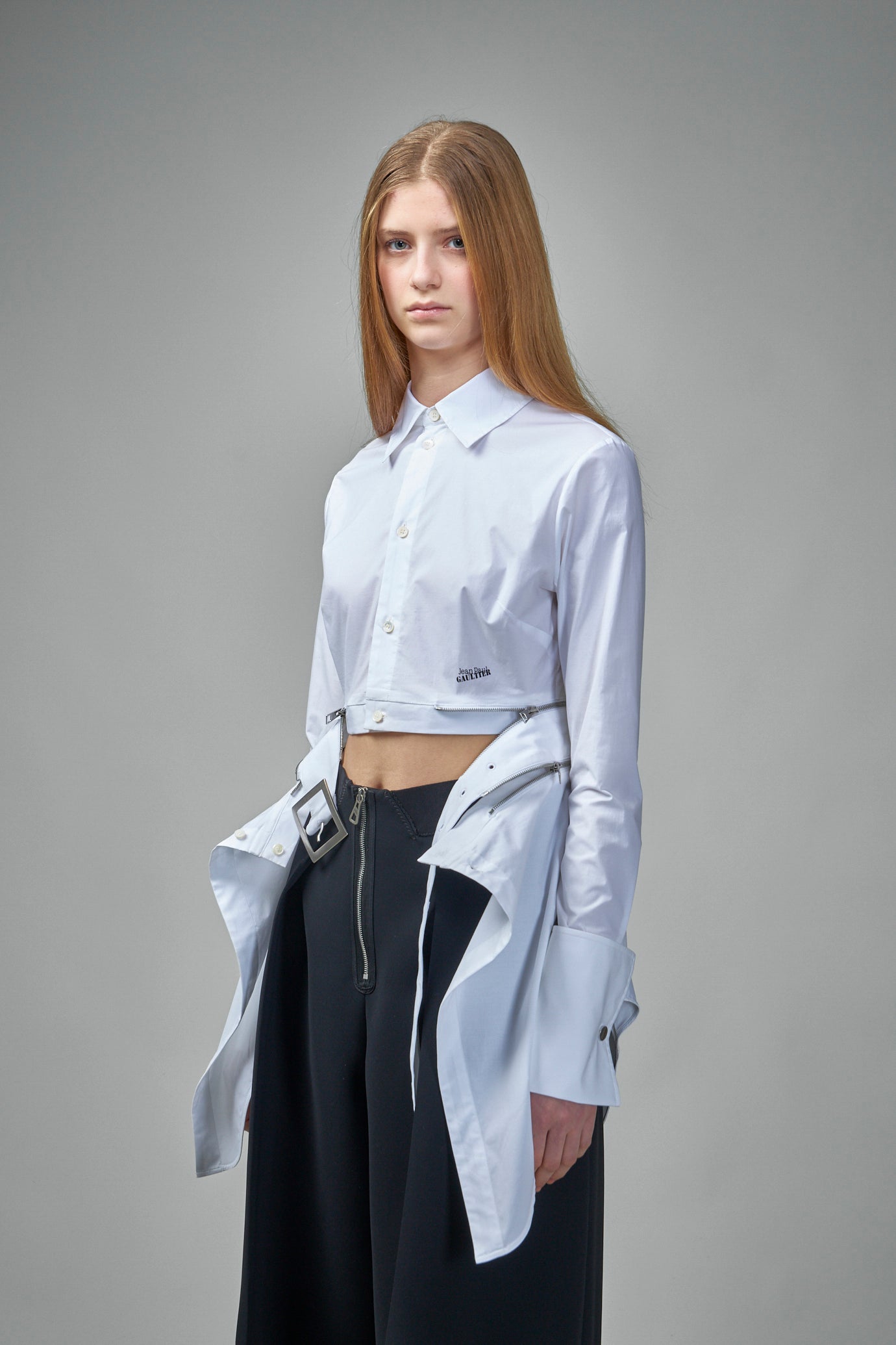 Das Kleid mit Gürtel