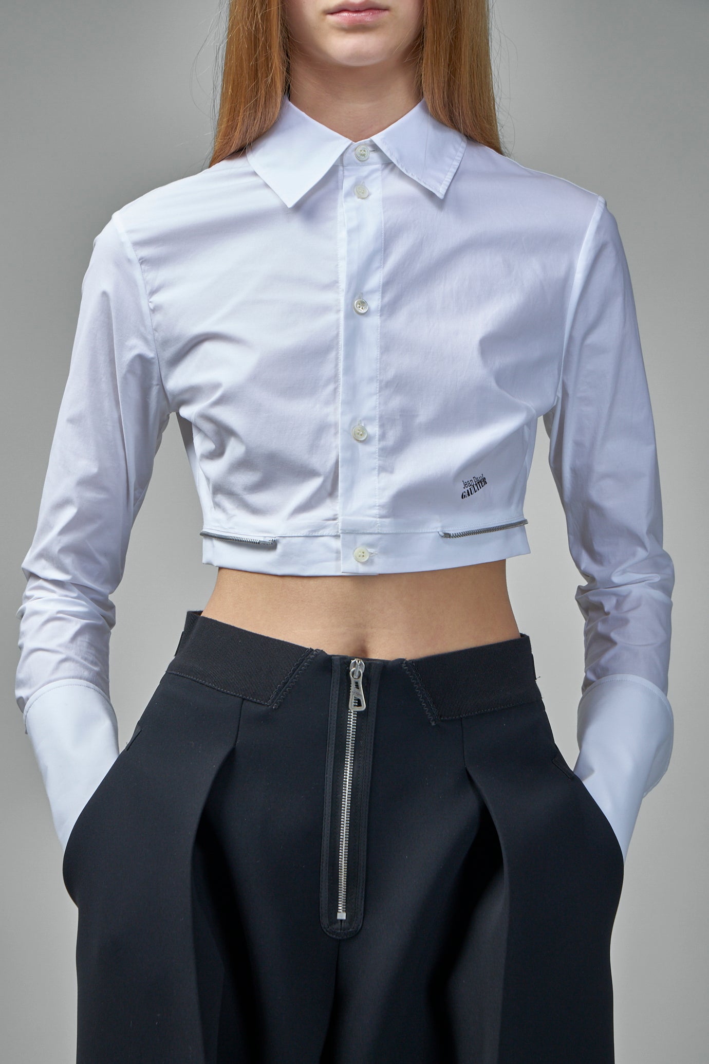 Das Kleid mit Gürtel