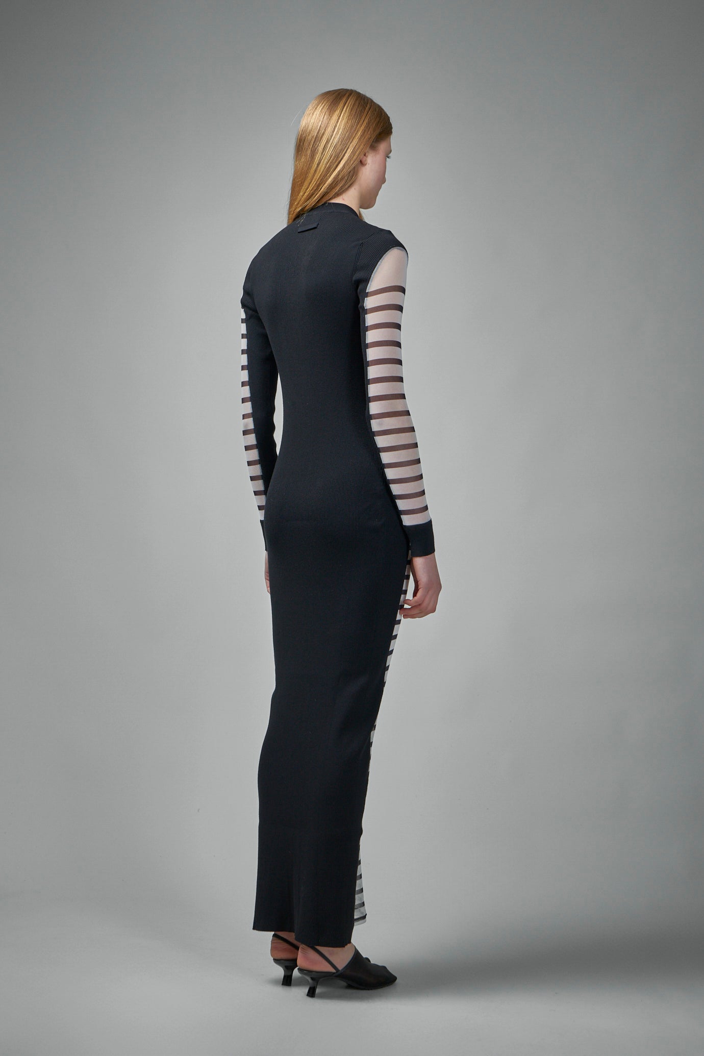 Das lange Marinière-Kleid aus zwei Materialien