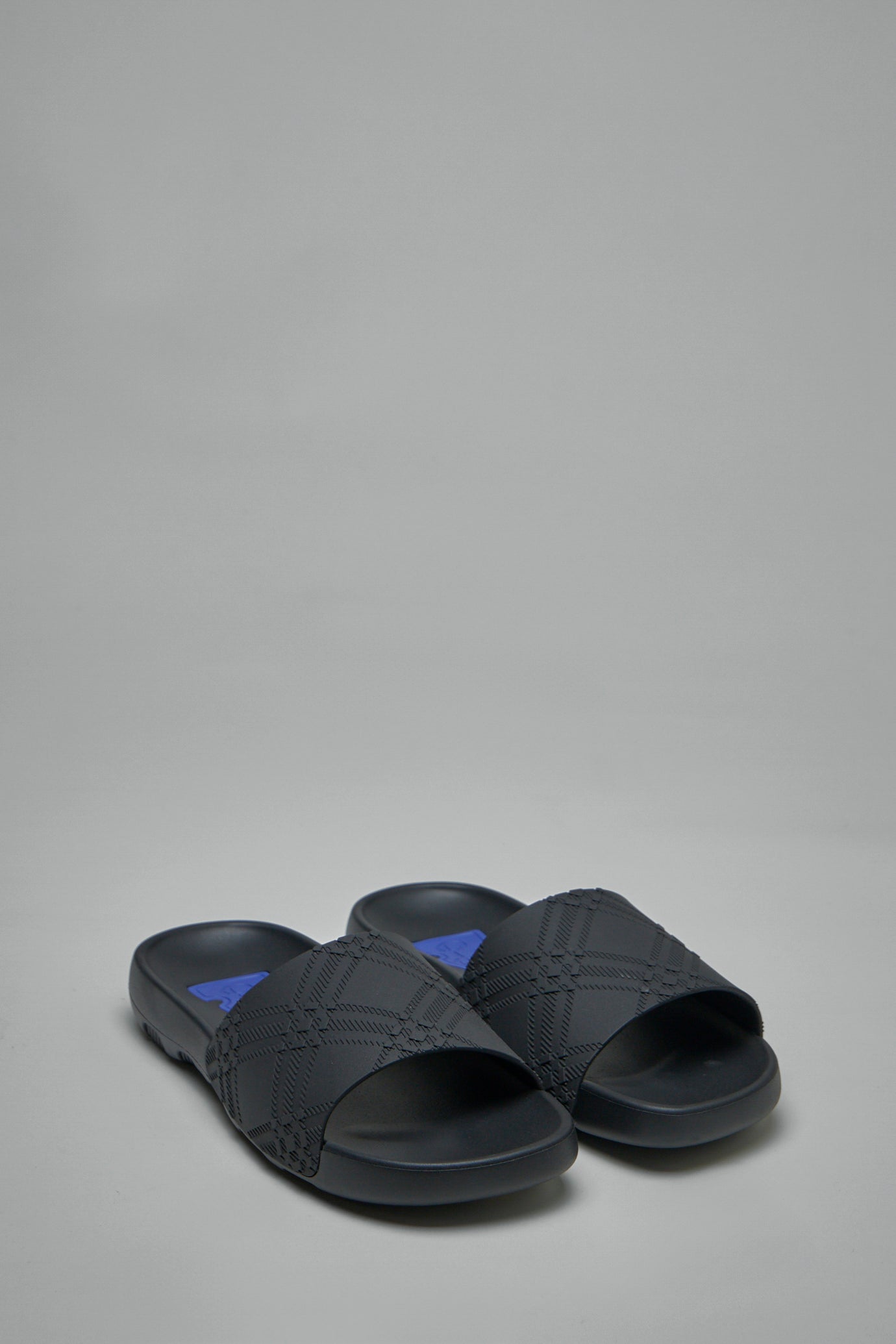 Embossed Check Dive Slides