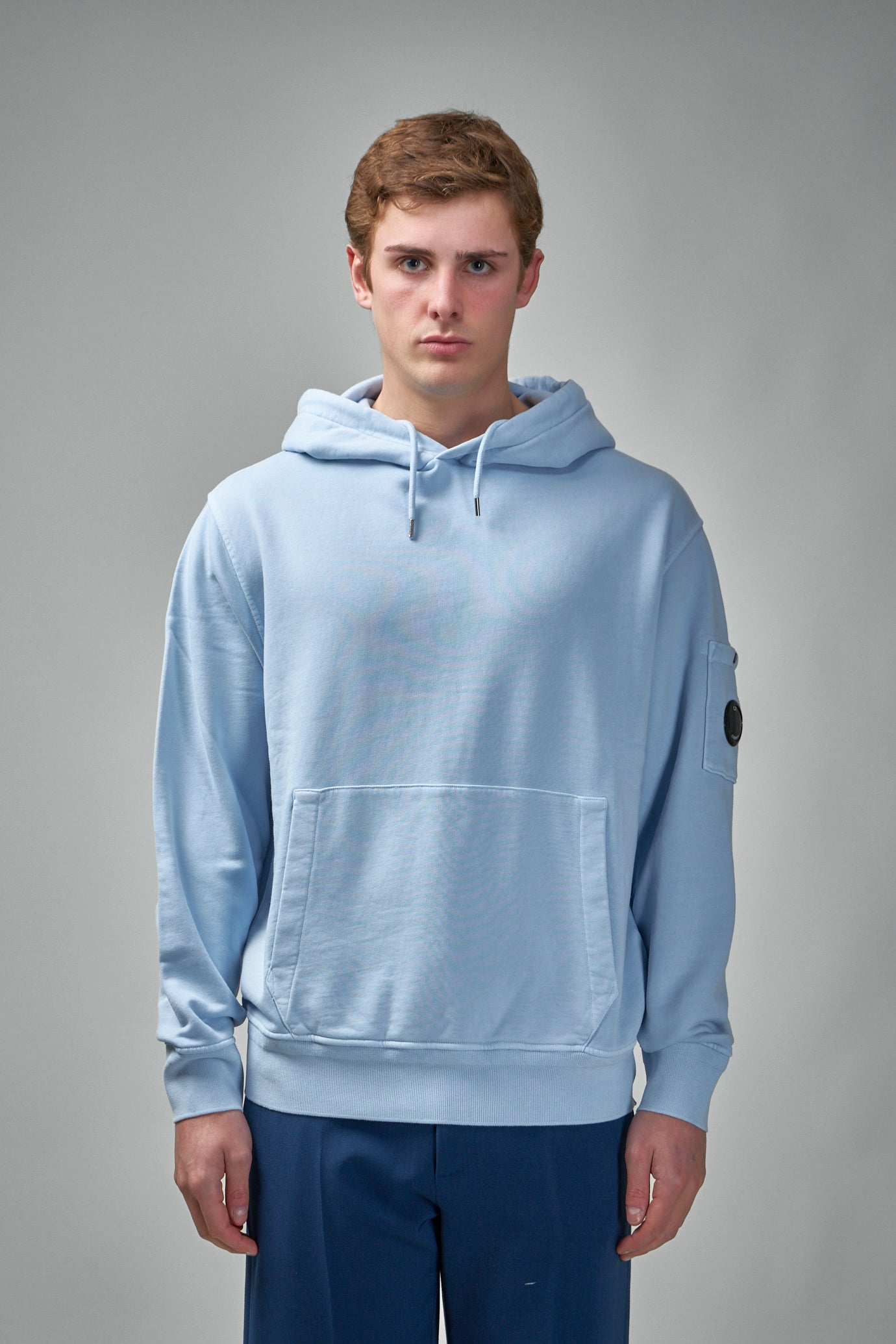 Kapuzensweatshirt mit diagonal erhabenen Fleecelinsen