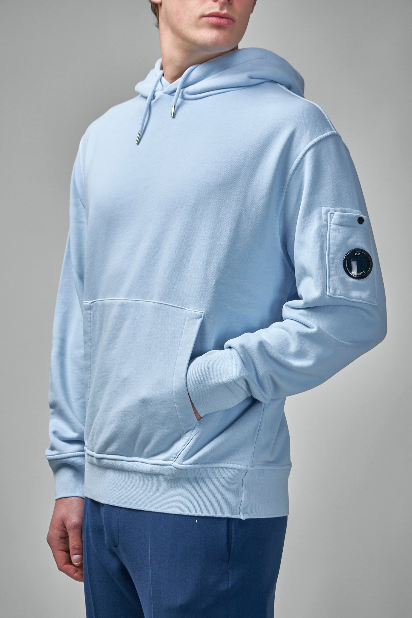 Kapuzensweatshirt mit diagonal erhabenen Fleecelinsen