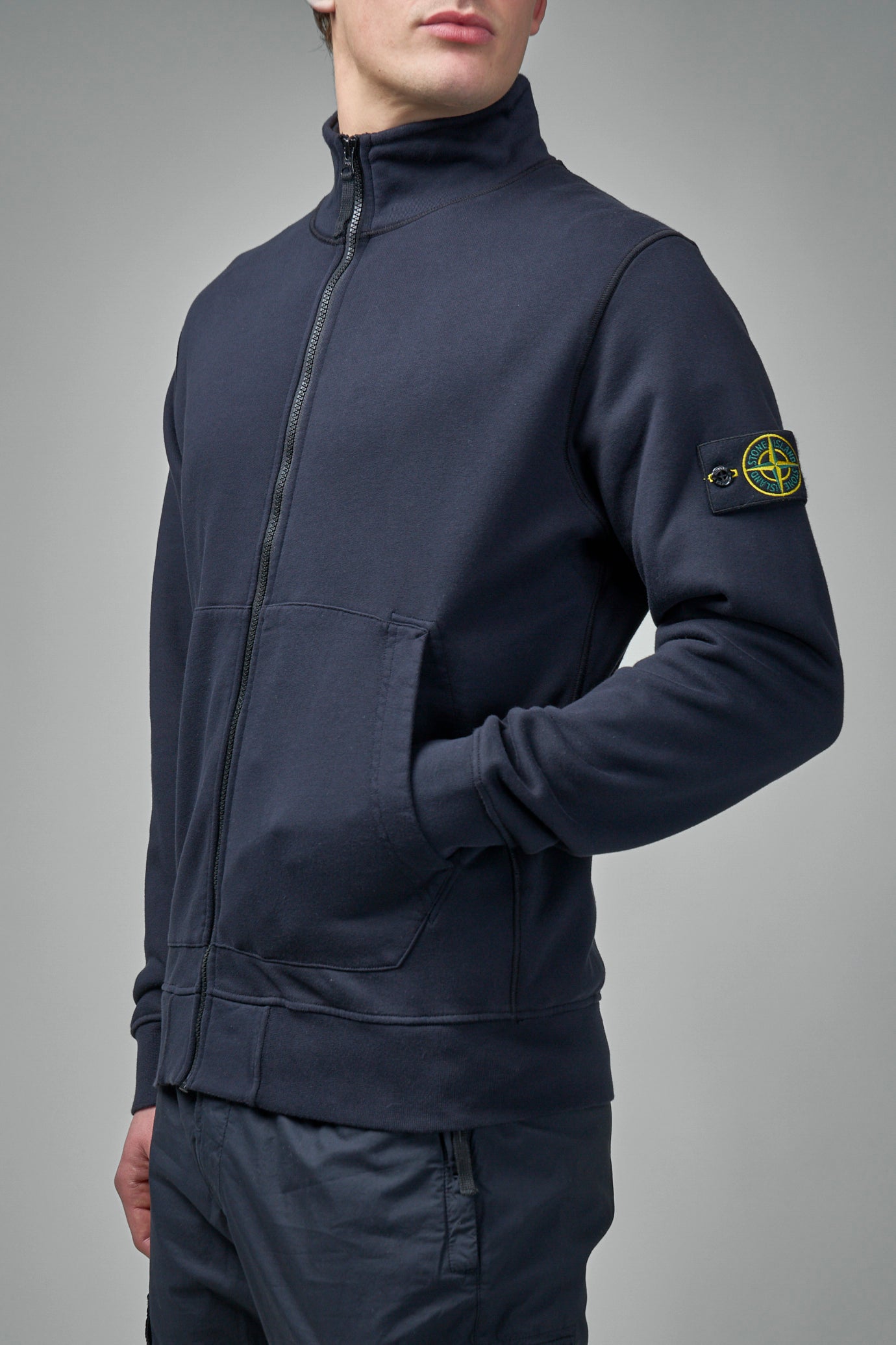 Strickjacke mit Reißverschluss und Kompass-Patch