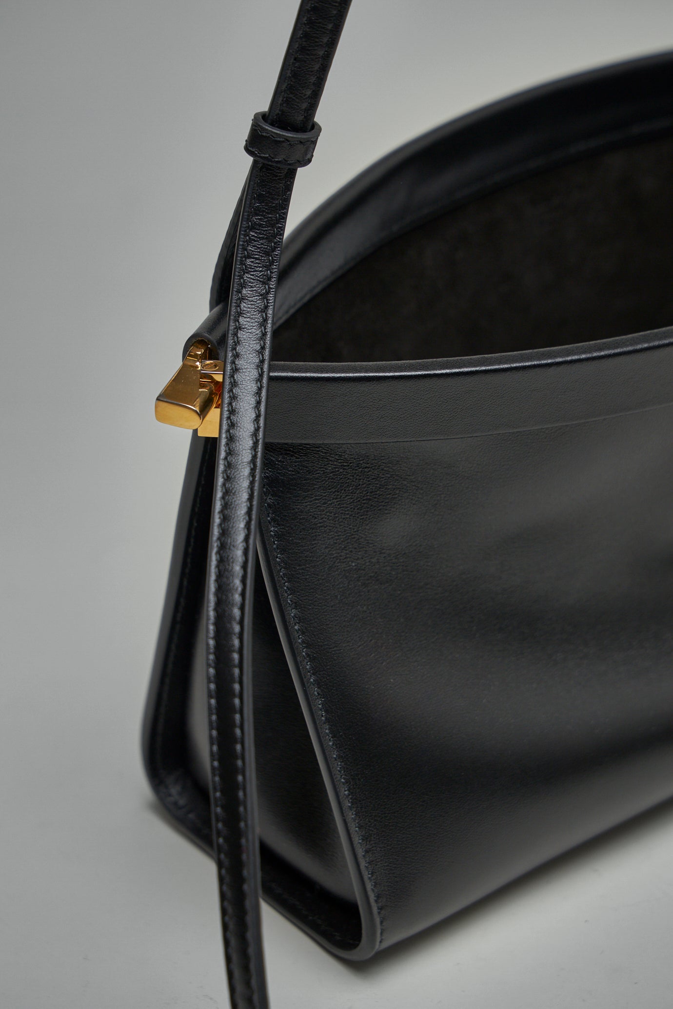 Le Click East West Medium Bag in Leather