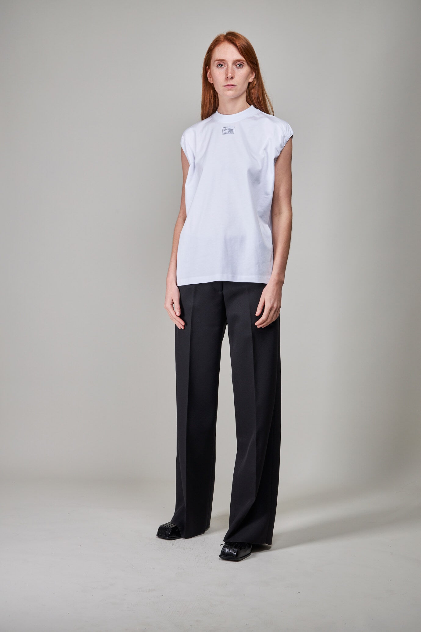Sleeveless T-shirt with Elastics and Label, white