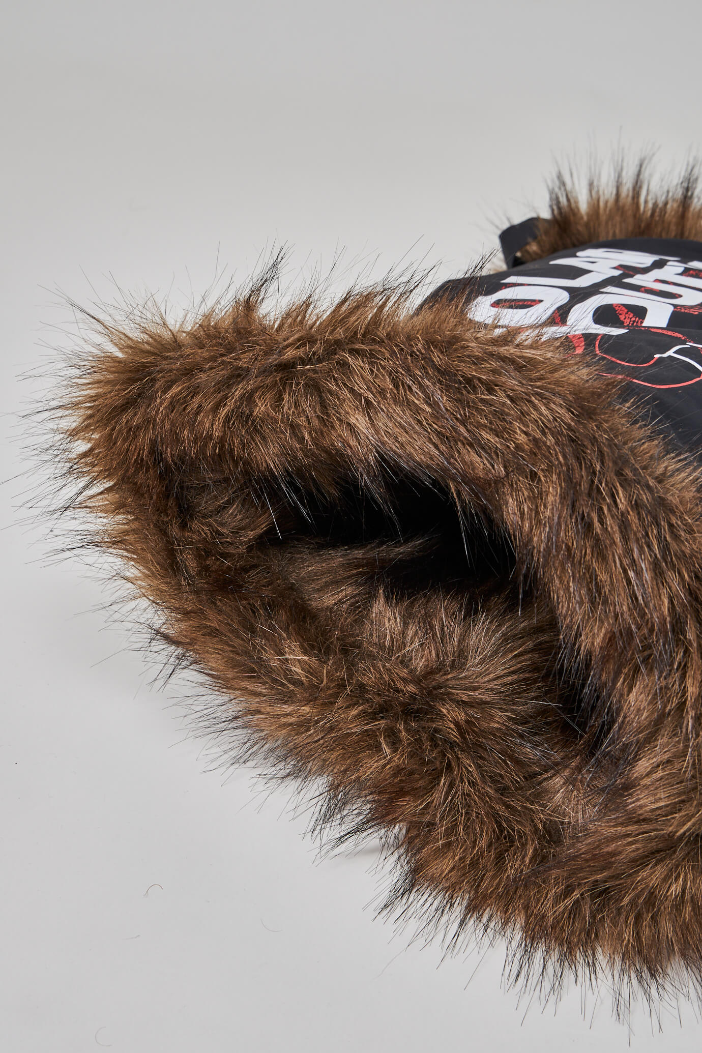 Printed Muff, black red