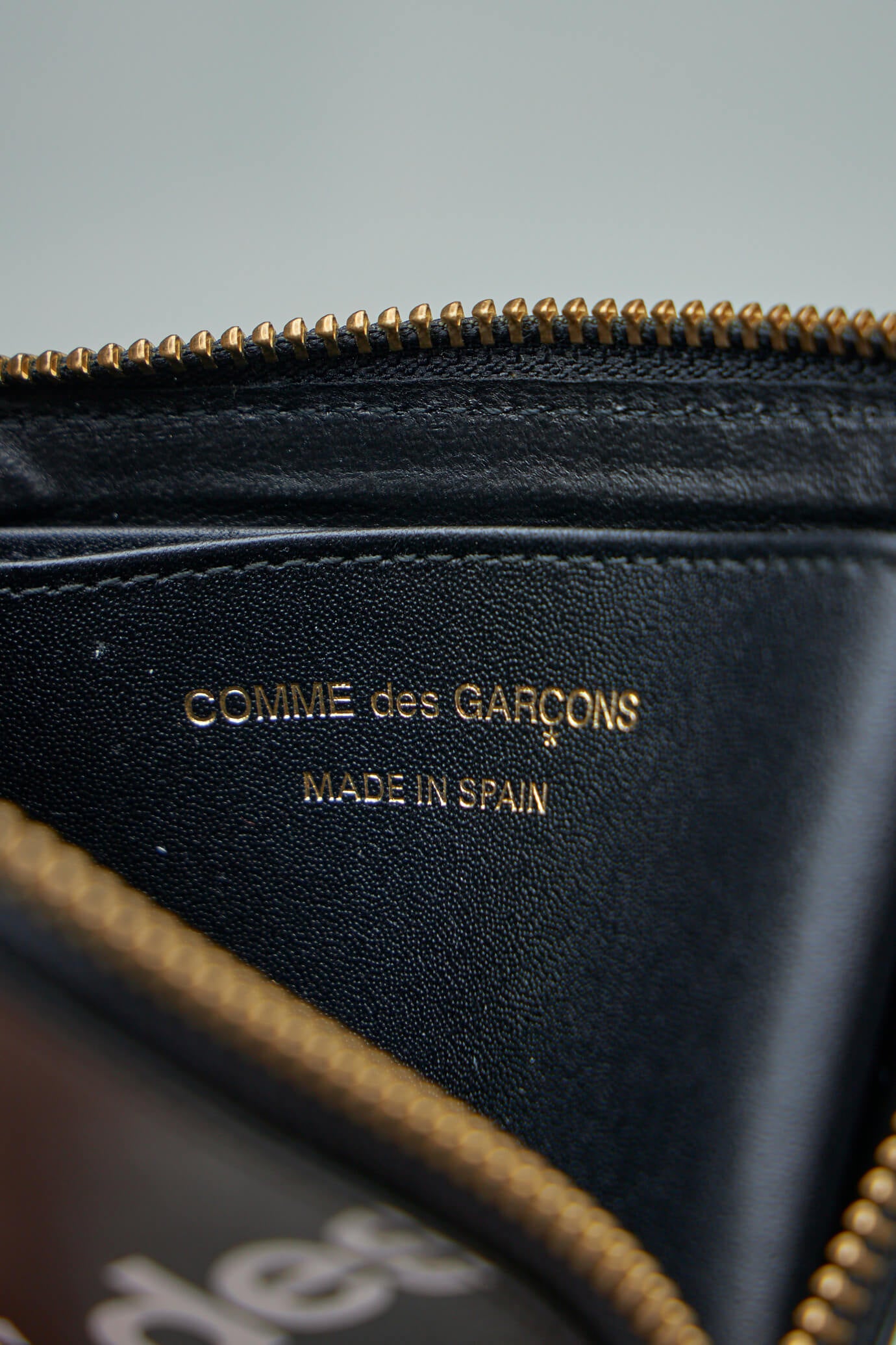 Comme des Garçons wallets Wallet Zip Huge Logo black – LABELS