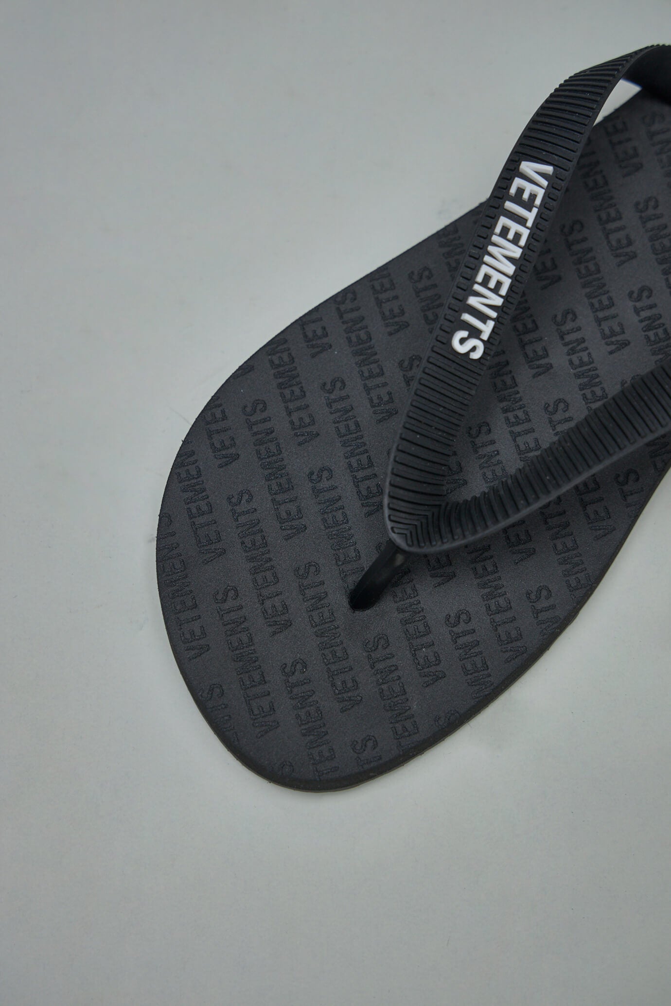 Vetements flip online flops