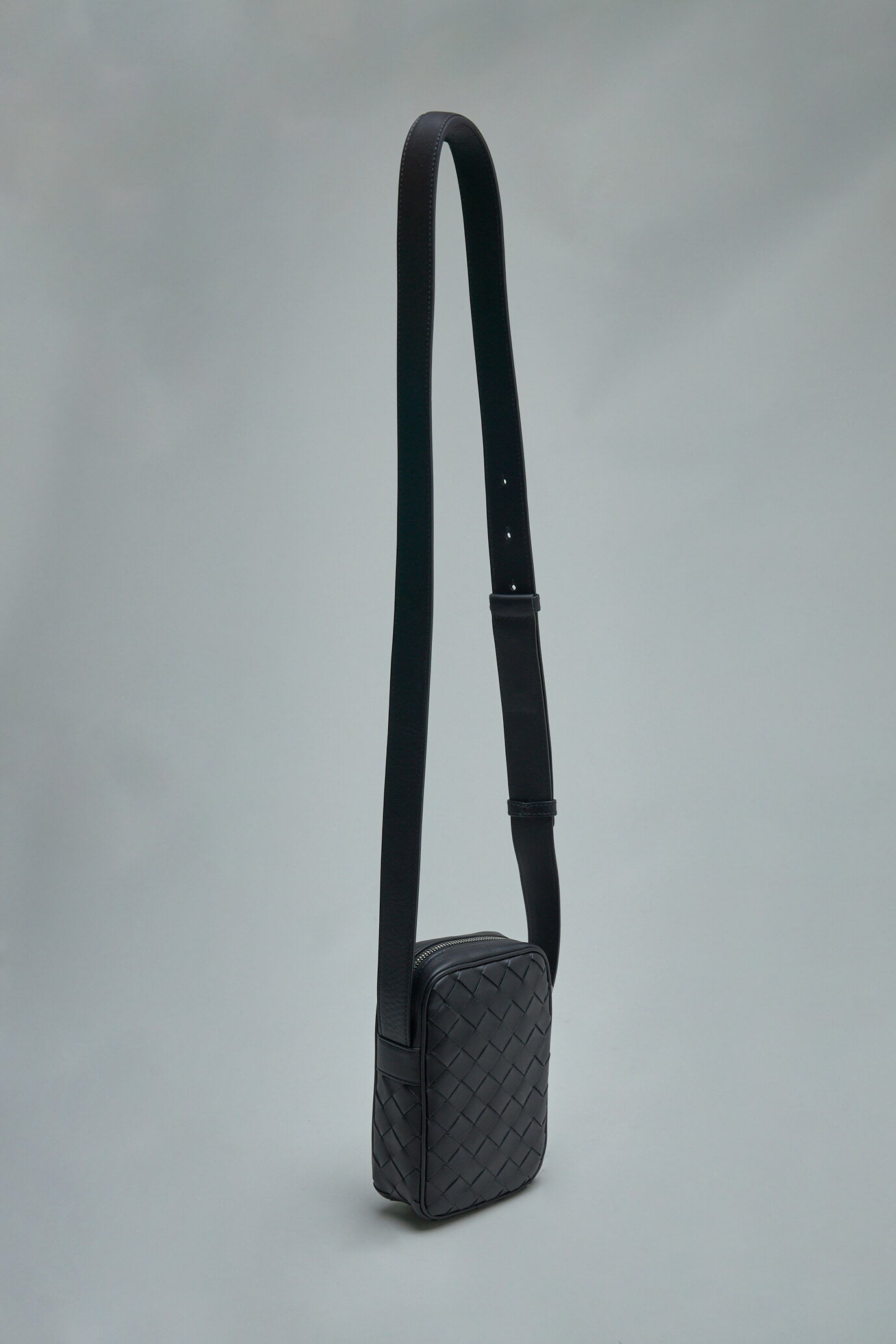 Bottega Veneta | Small Crossbody Bucket Bag | Grey Tu