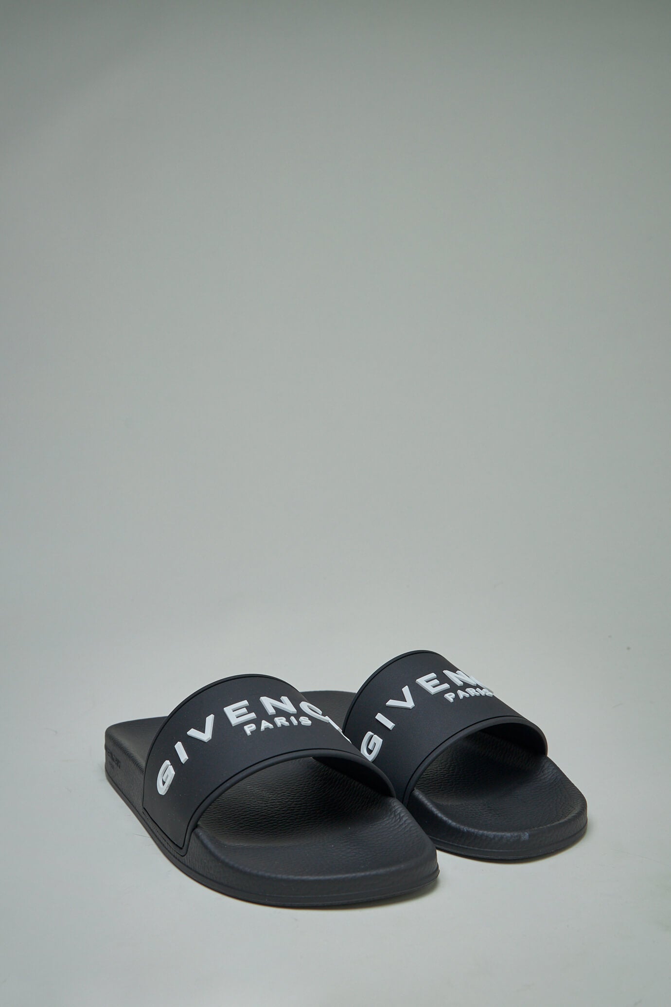 Givenchy Pool slides Rubber Logo Black embossed sandals size EU 39 / US 6 |  Kixify Marketplace