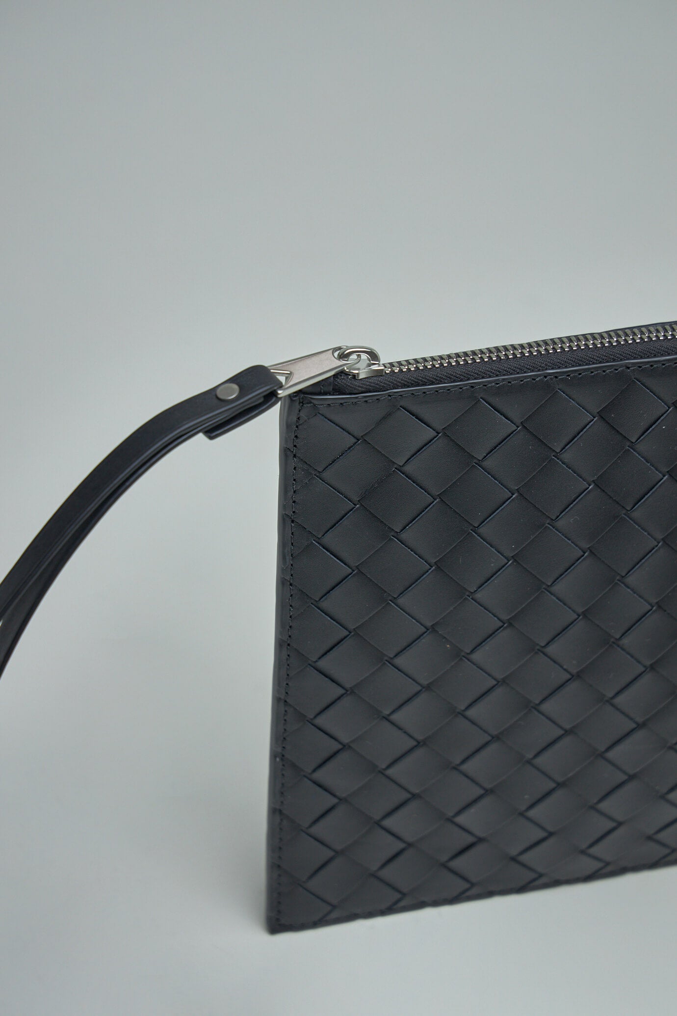 Bottega veneta 2025 woven clutch