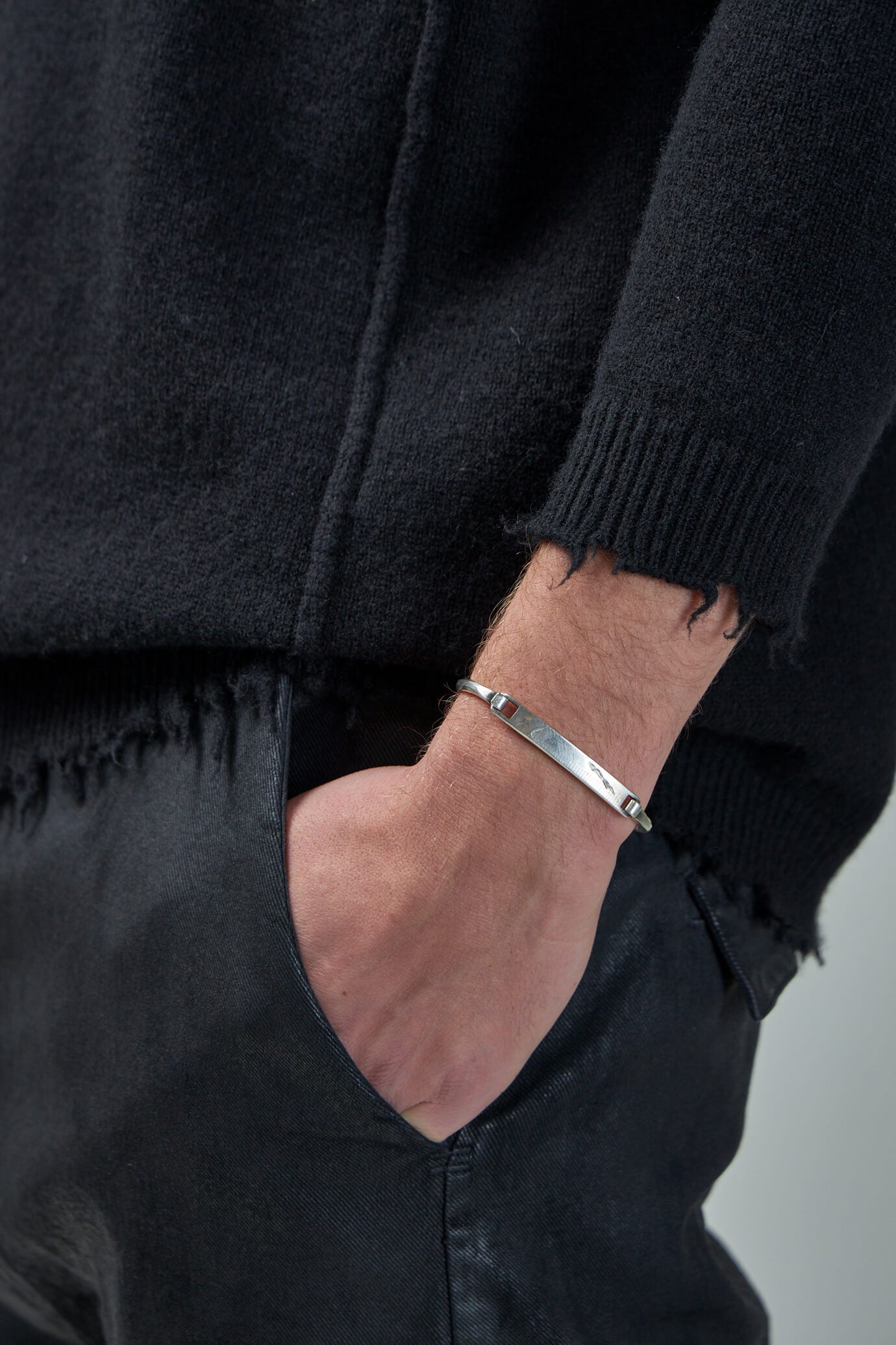 Bracelet Closure Tag Tool Traces