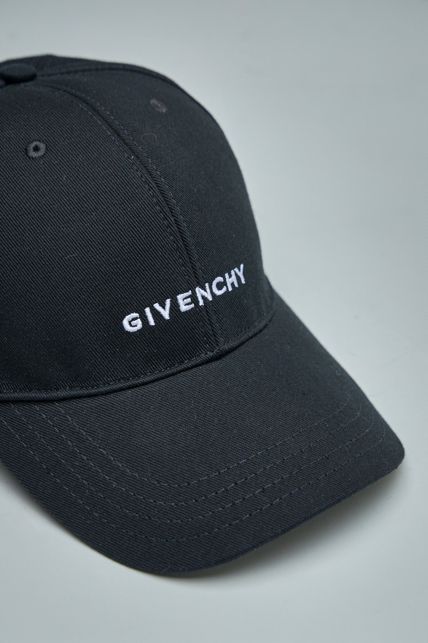 Givenchy Curved Cap W/ Logo black – LABELS