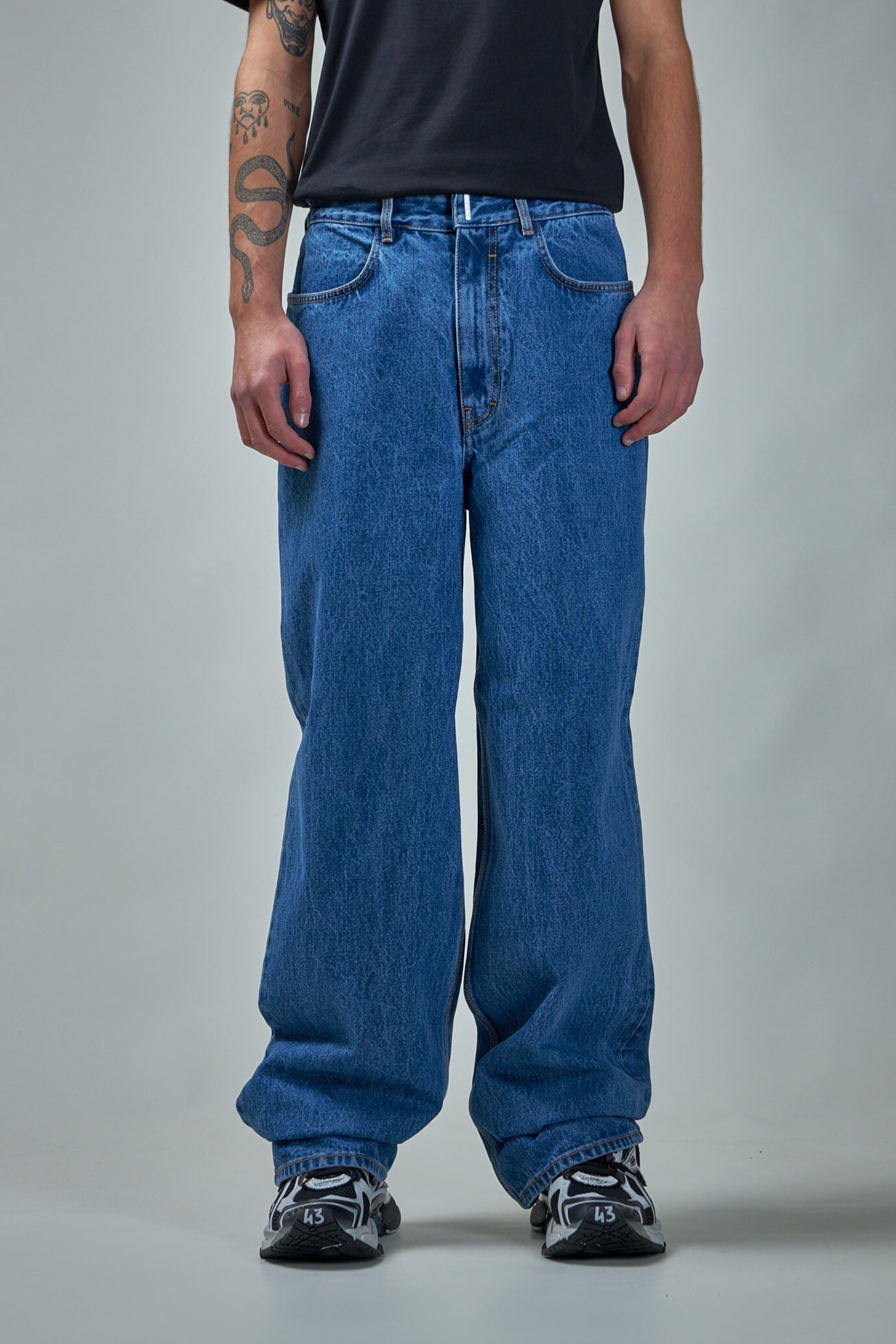 Low Crotch Wide Jeans in Marble Denim