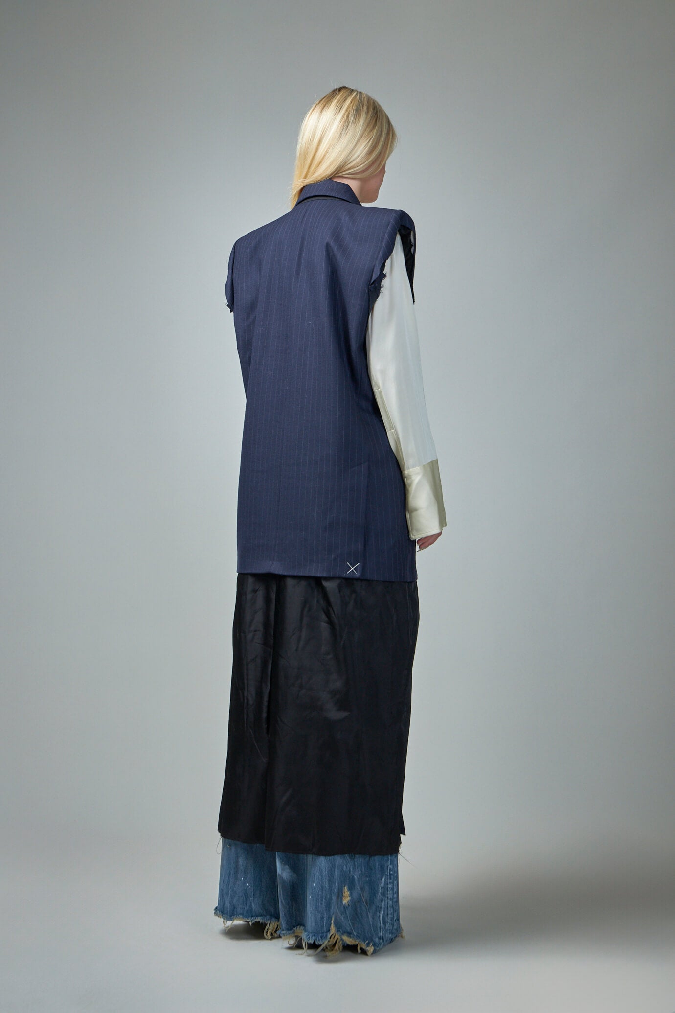 Deconstructed Sleeveless Lining Coat