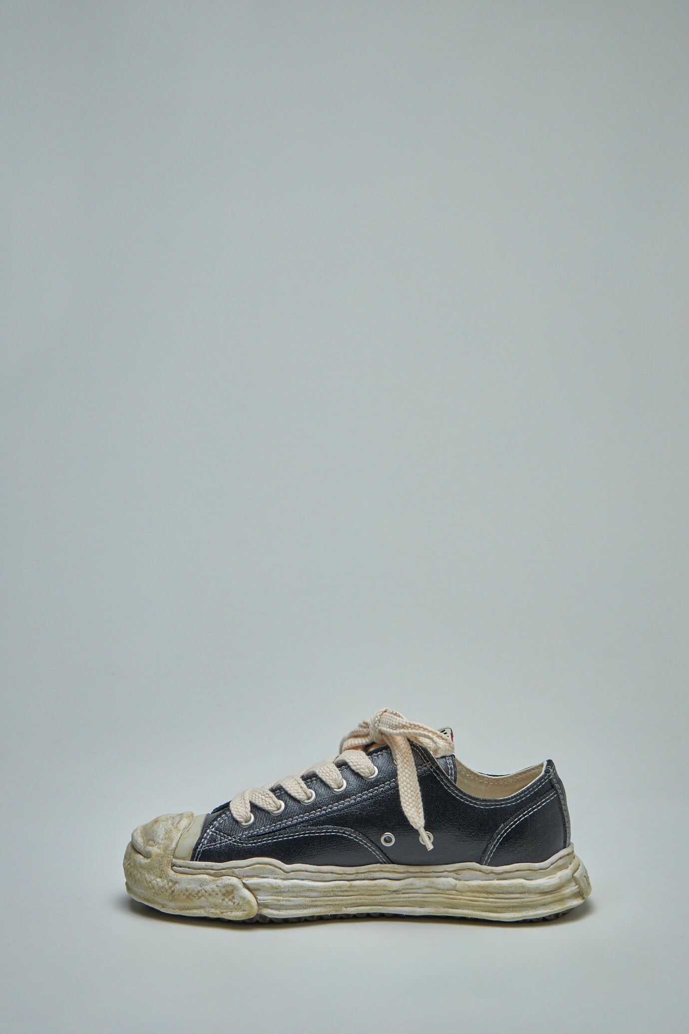 Hank / Original Sole Sillicon Coating Low-Top Sneaker