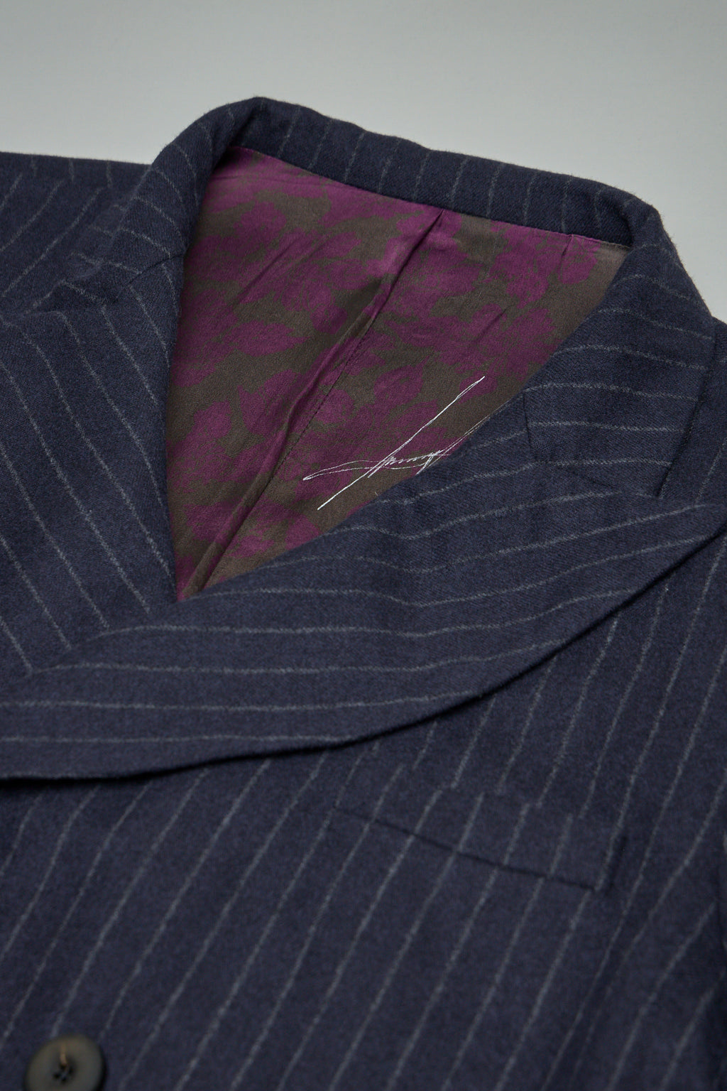 EV8J10 Handgemachte längliche Zweireiher-Jacke mit 6 Knöpfen und doppeltem Schlitz