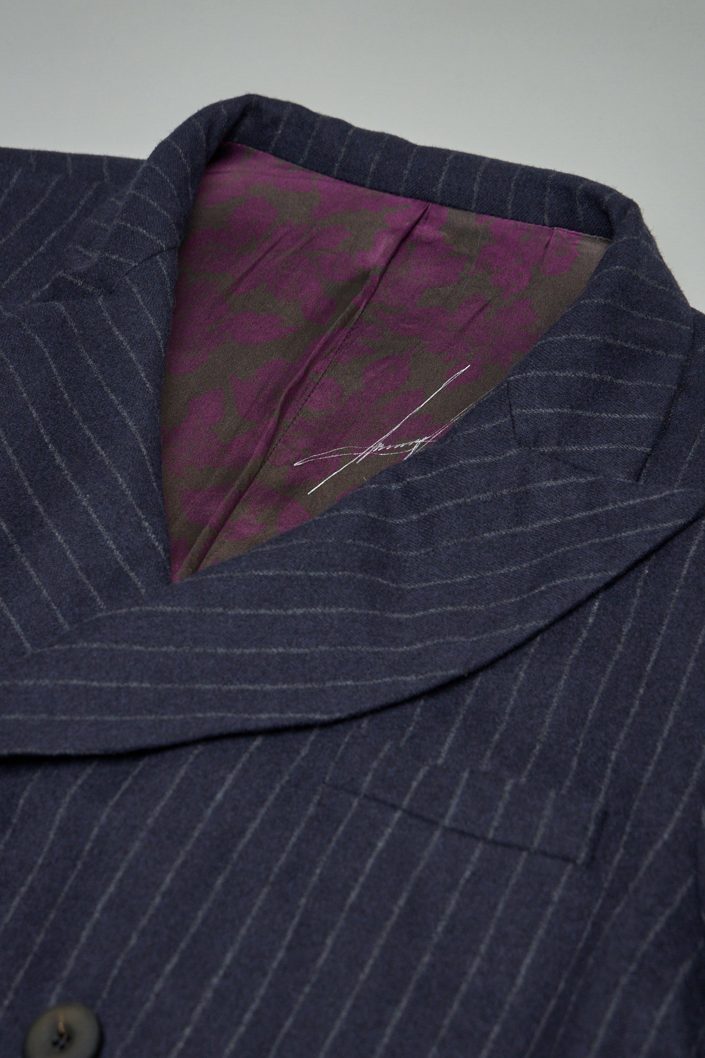 EV8J10 Handgemachte längliche Zweireiher-Jacke mit 6 Knöpfen und doppeltem Schlitz