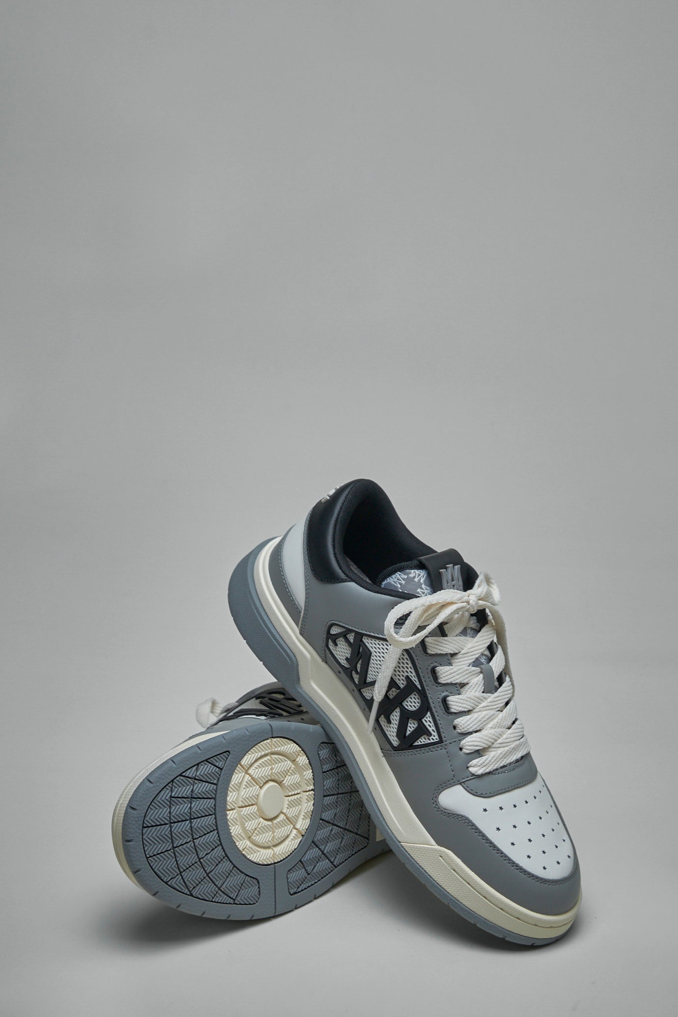 Klassischer niedriger Sneaker