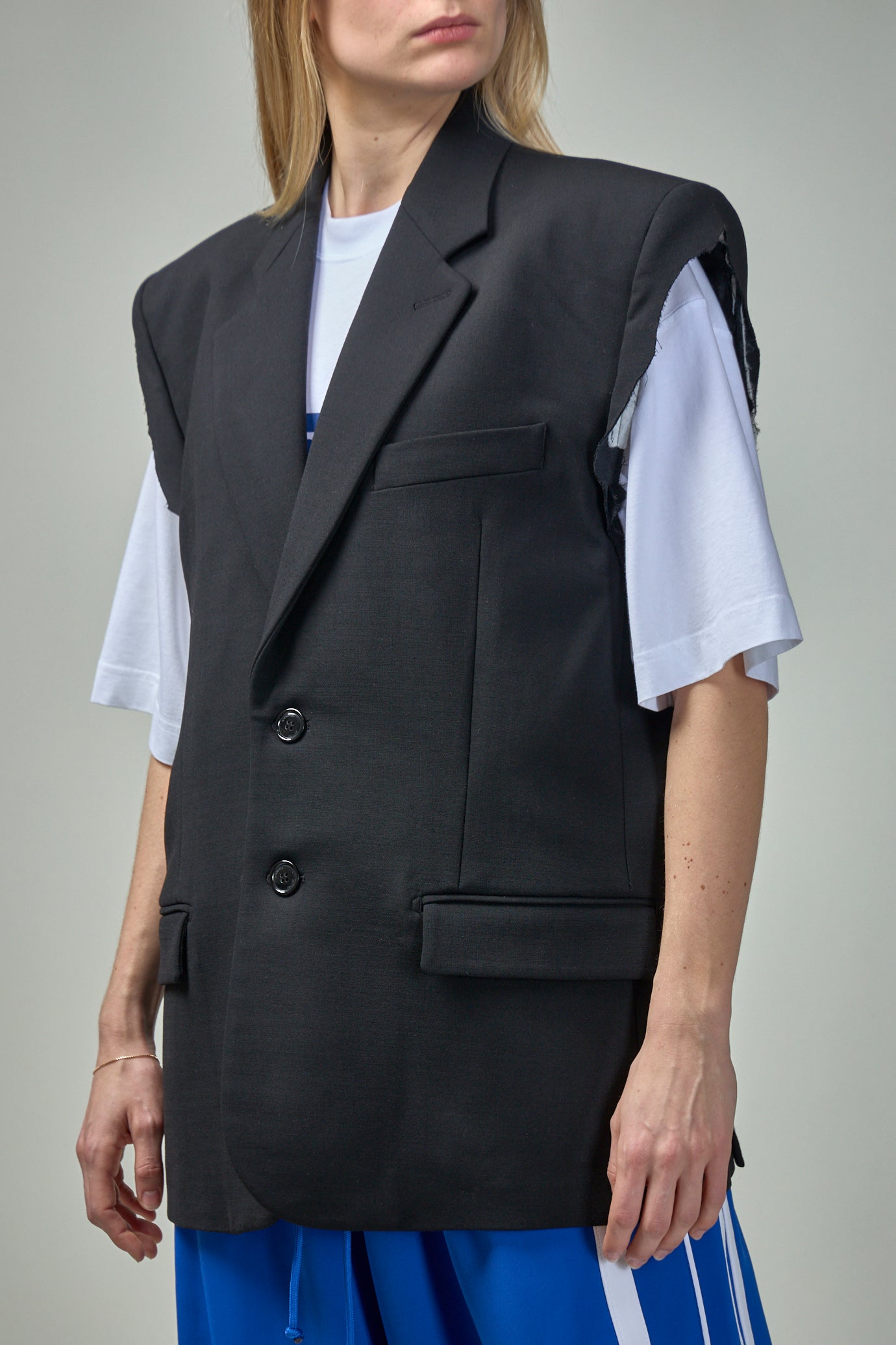 Sleeveless Single Breasted Tailored Jacket