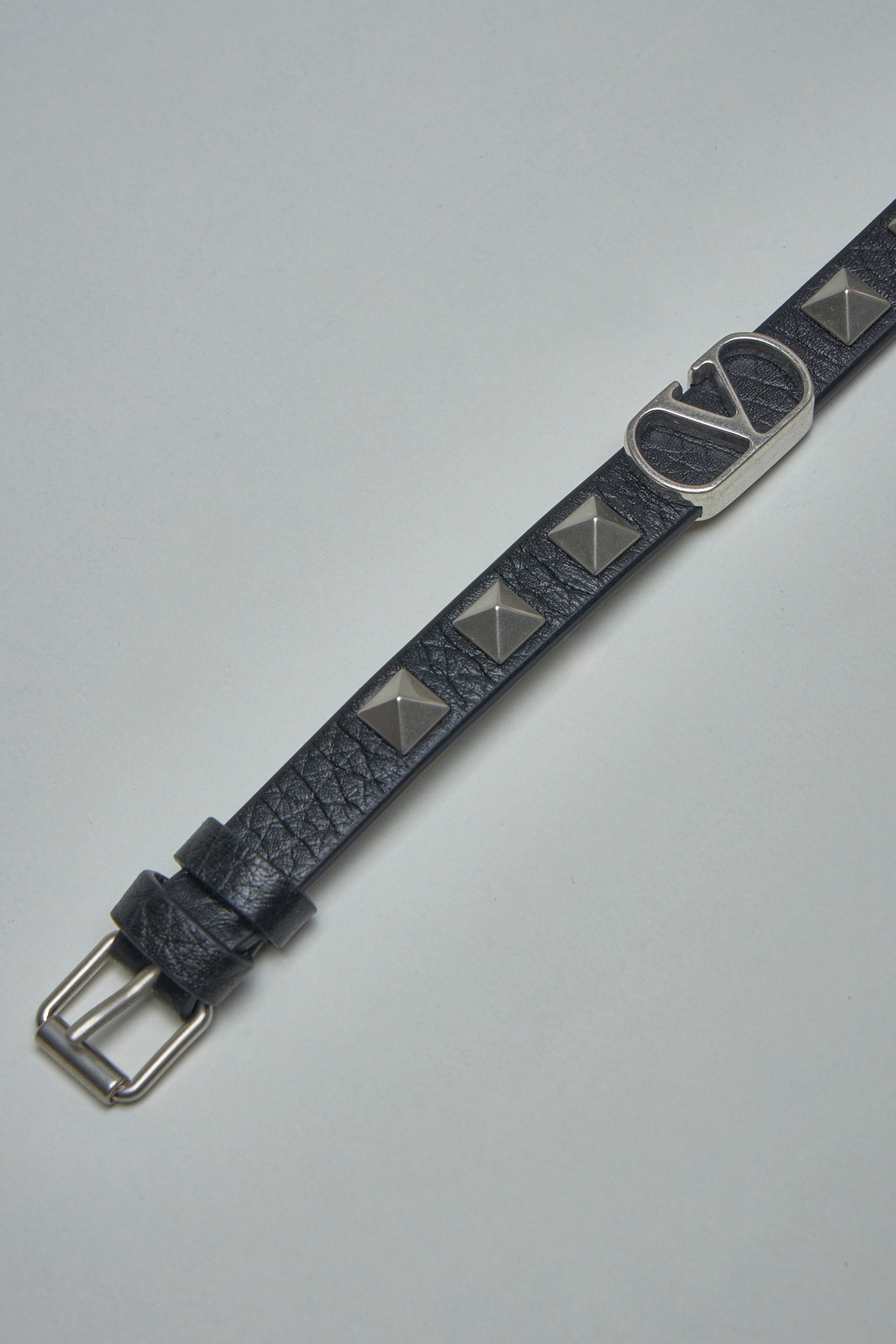 V-Logo Signature Grainy Calfskin Bracelet