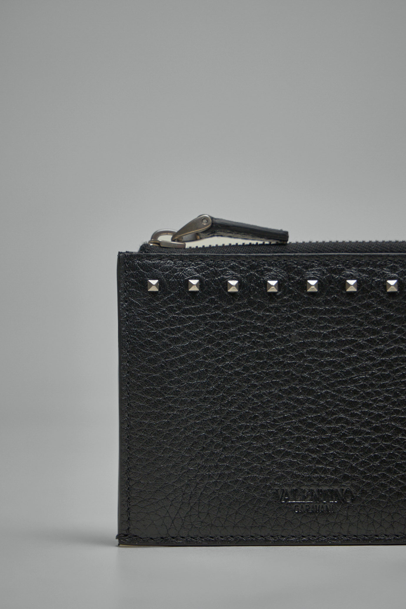 Rockstud Wallet in Grainy Calfskin