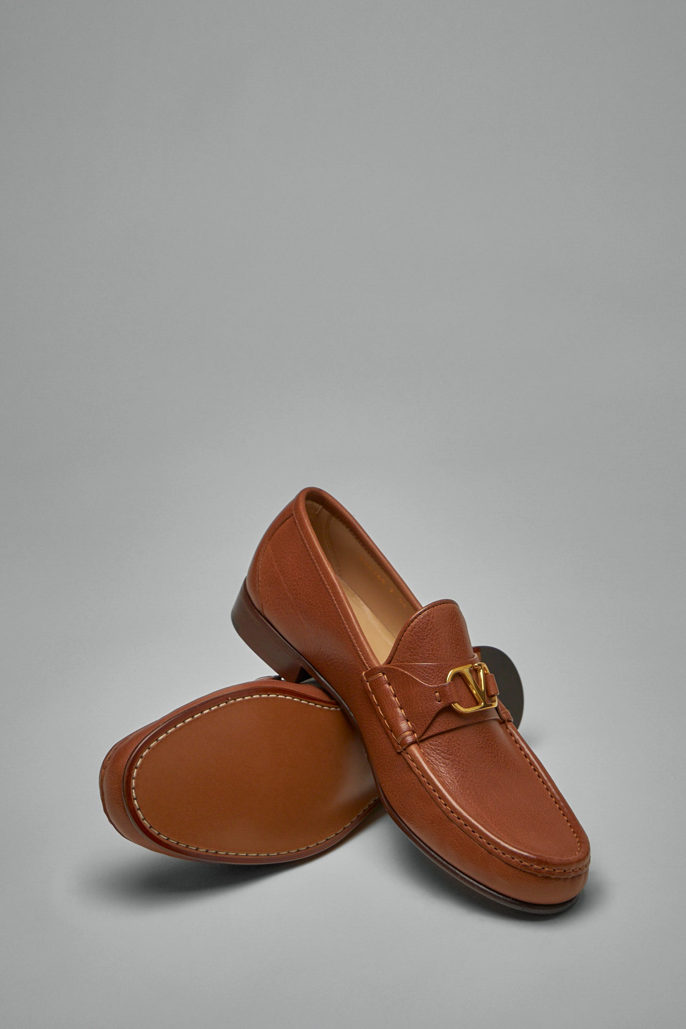 6Y2S0J68MIL Loafer Vlogo Signature Bufalo/Antique Brass Logo N58 Tabak