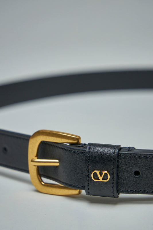 V-Logo Signature Belt in Shiny Calfskin