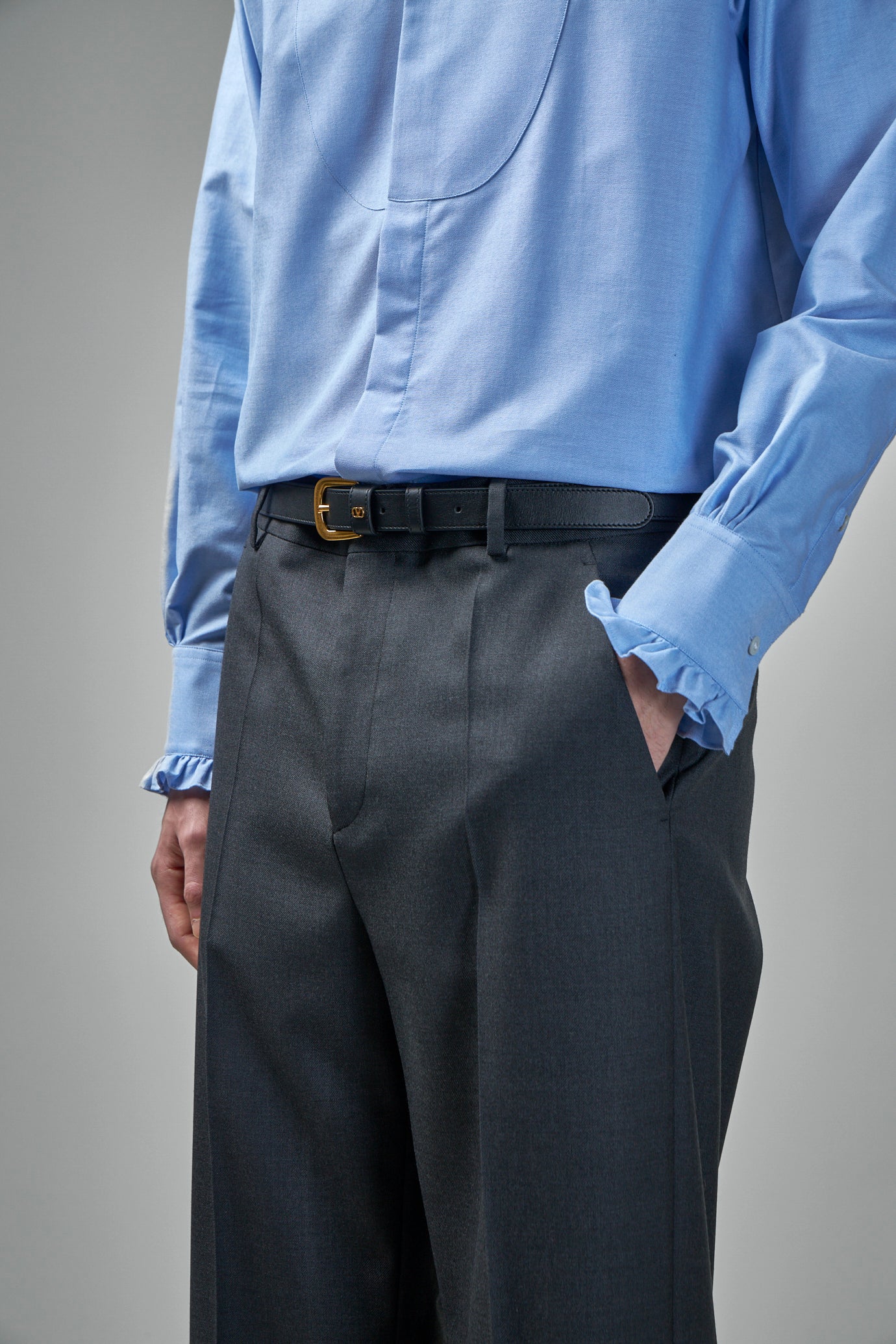 V-Logo Signature Belt in Shiny Calfskin