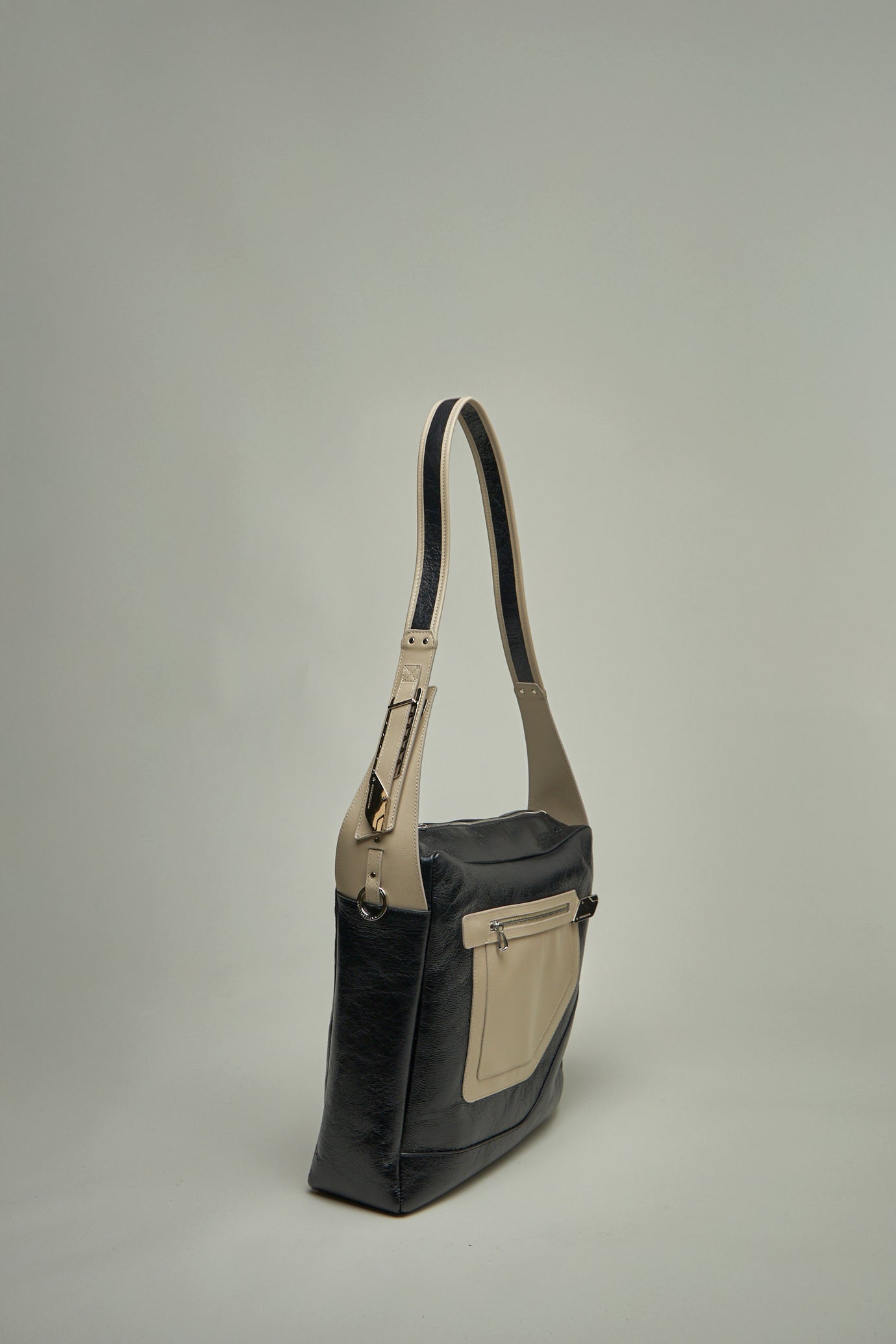 Deultum Leather Bag