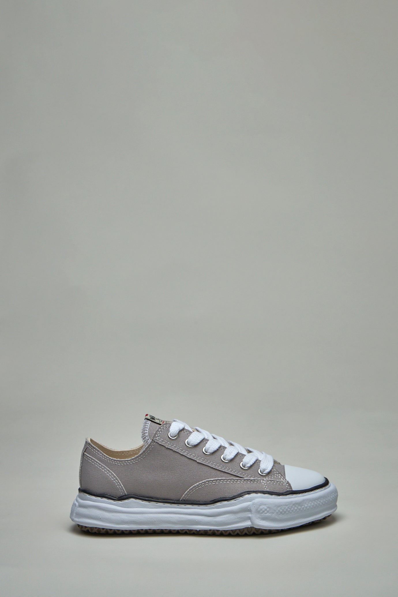 PETERSON Low Top Sneaker