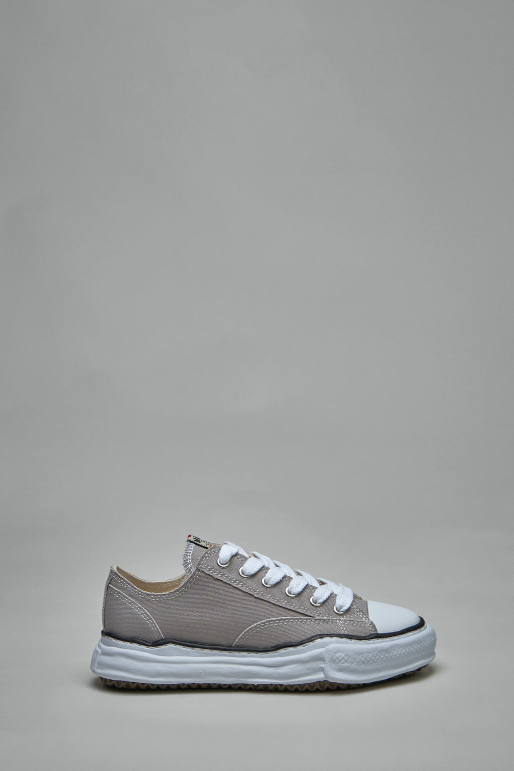 PETERSON Low Top Sneaker