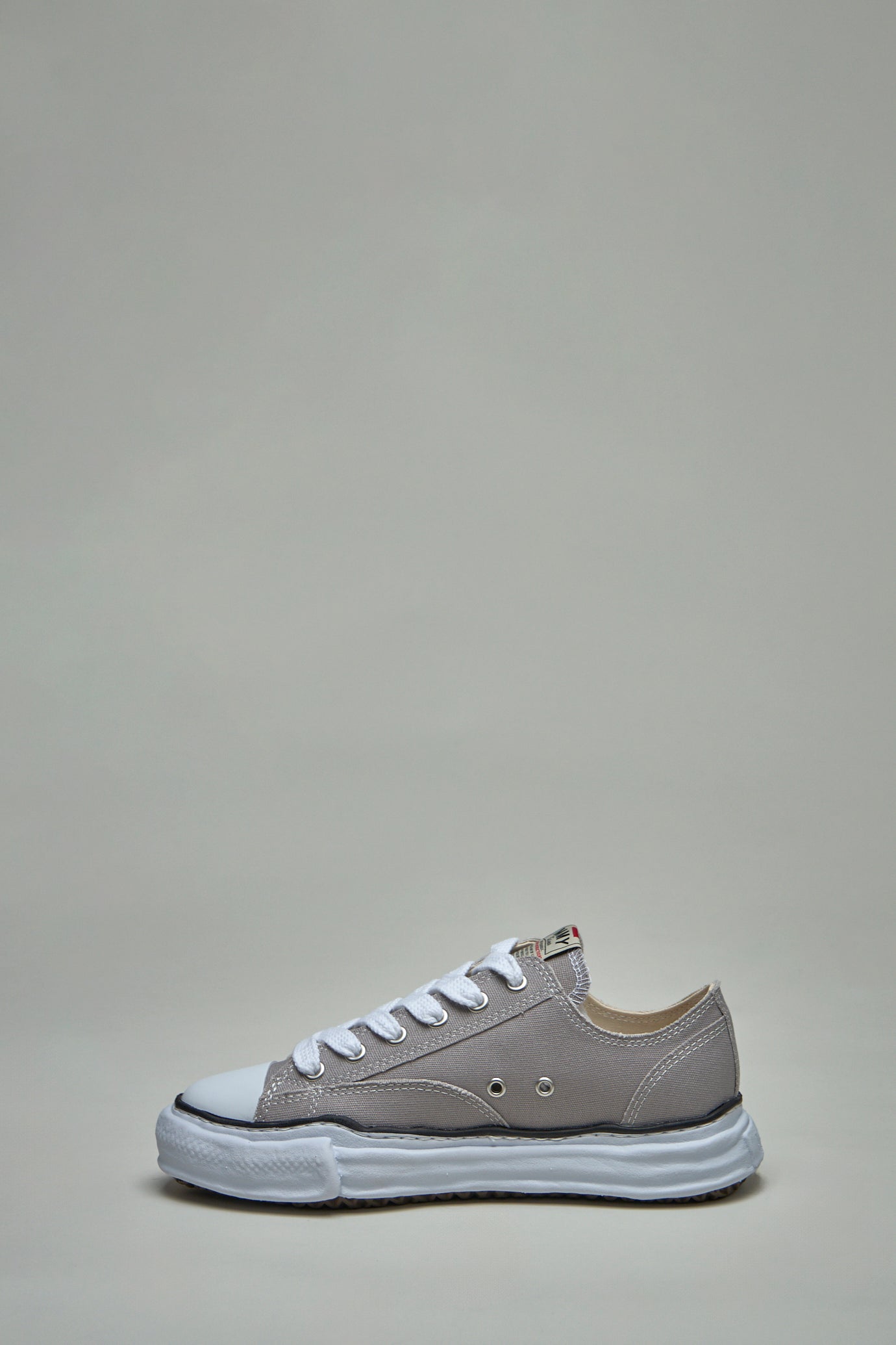 PETERSON Low Top Sneaker