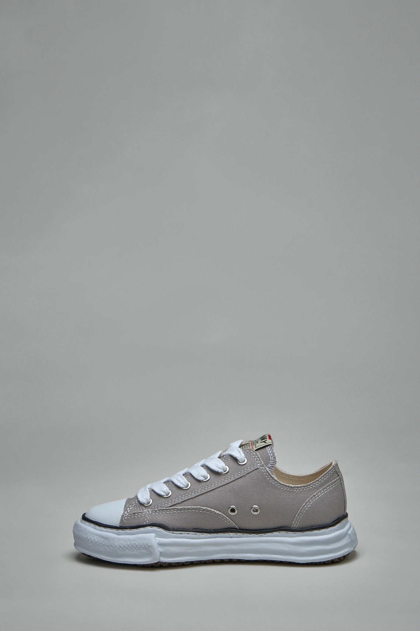 PETERSON Low Top Sneaker